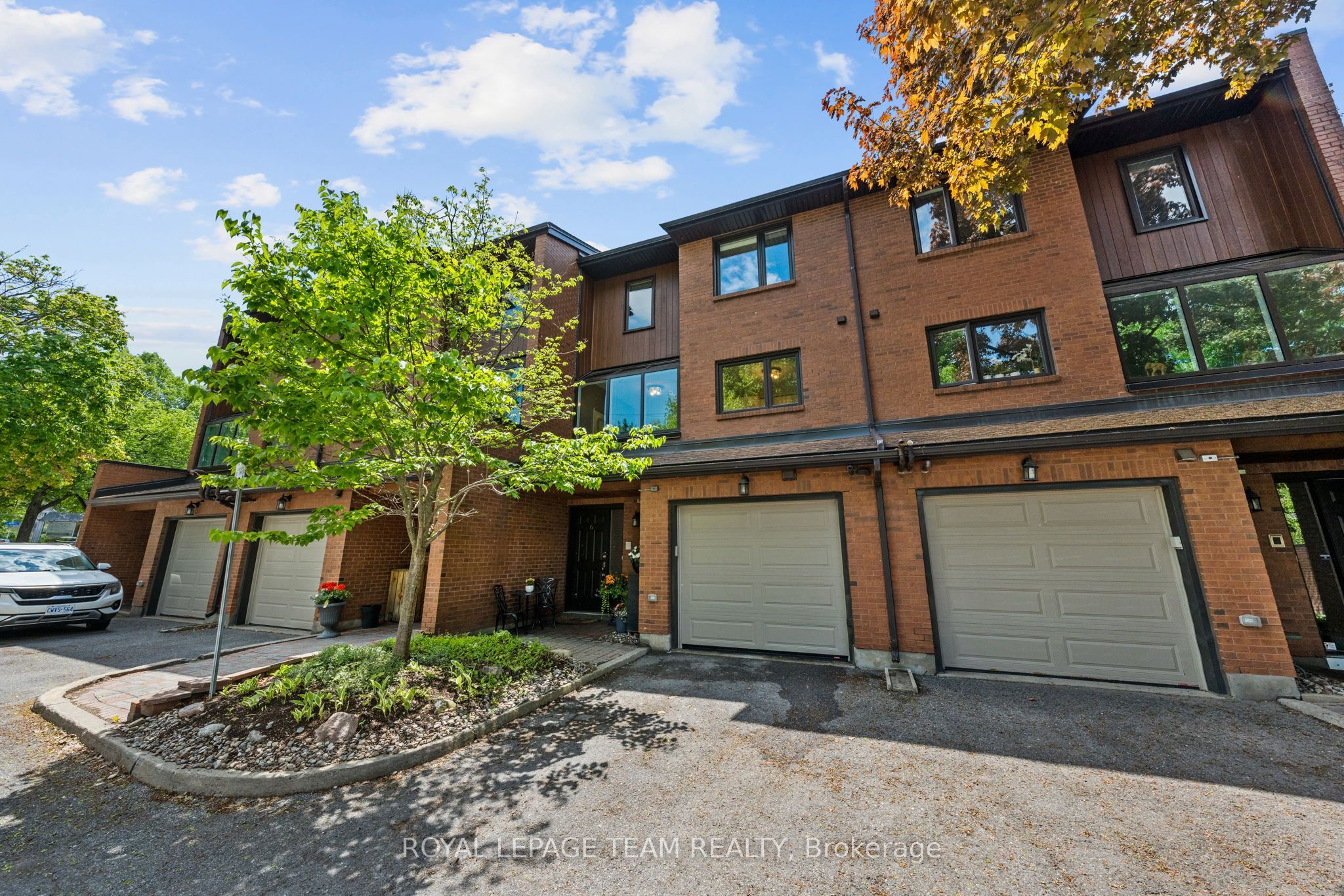 625 Richmond Road 6