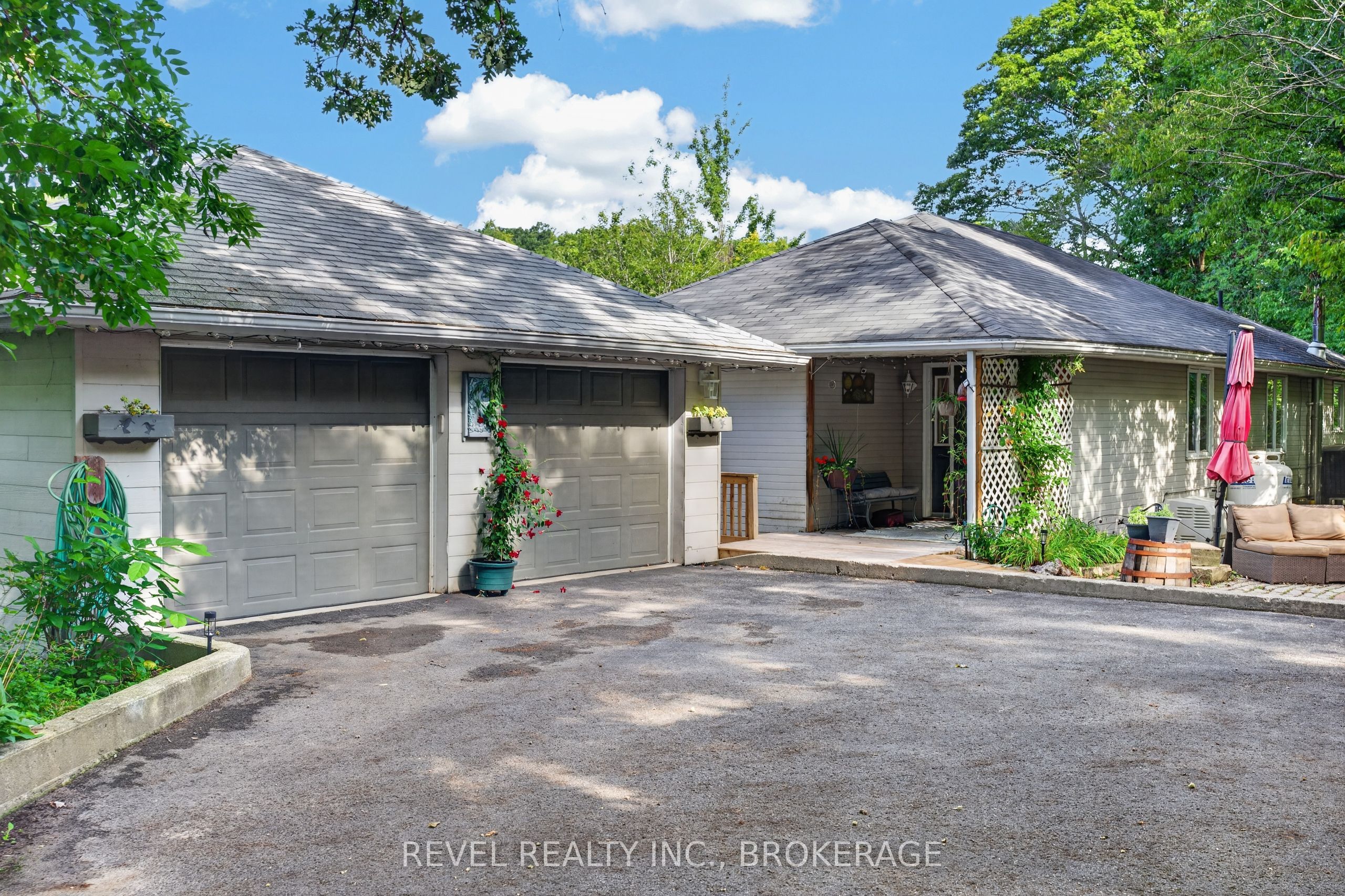 5383 Rideau Road Property Photo 2