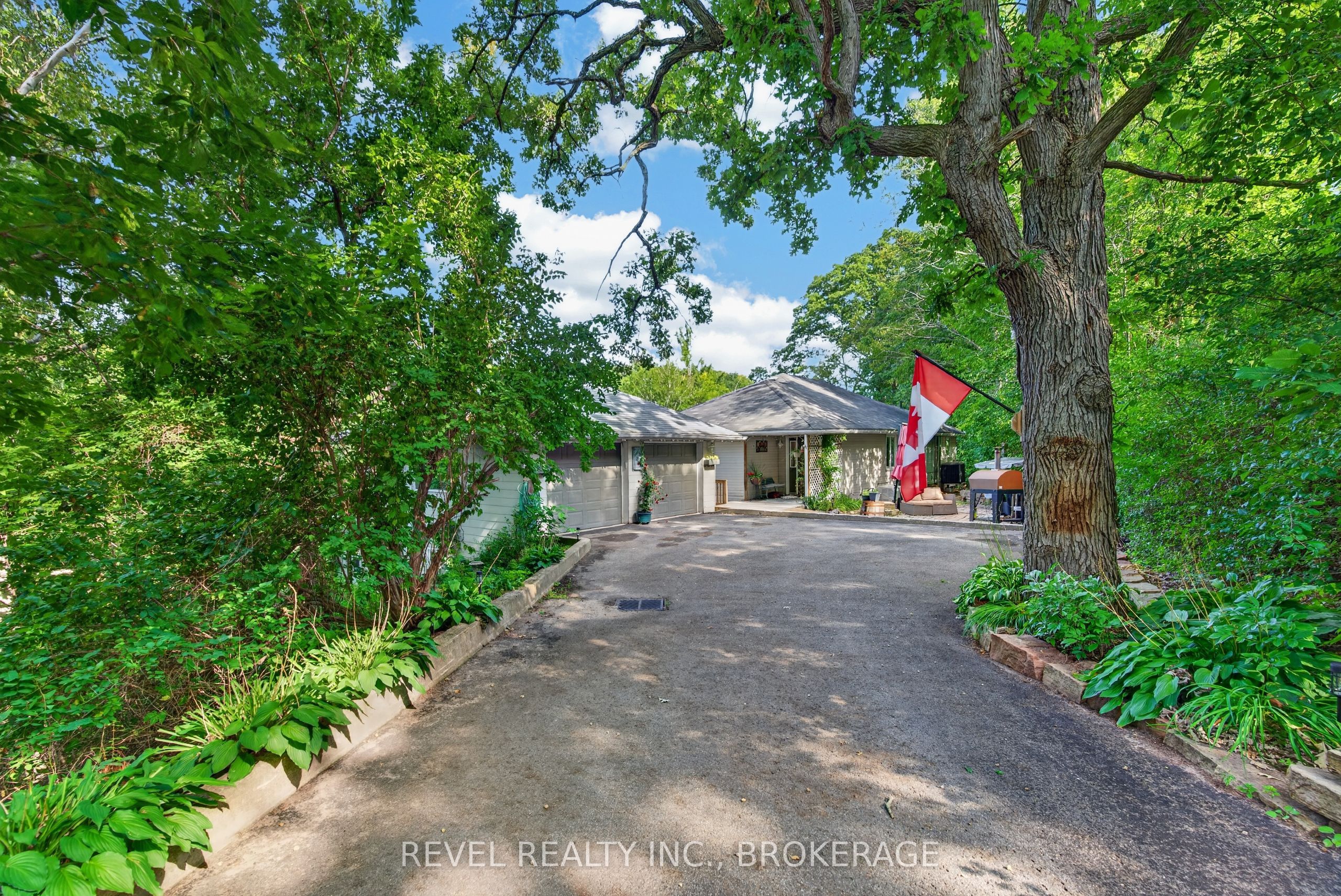 5383 Rideau Road Property Photo 3