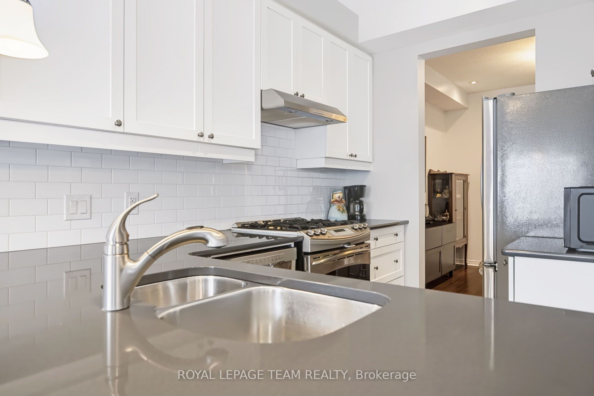 490 Dundonald Drive Property Photo 10
