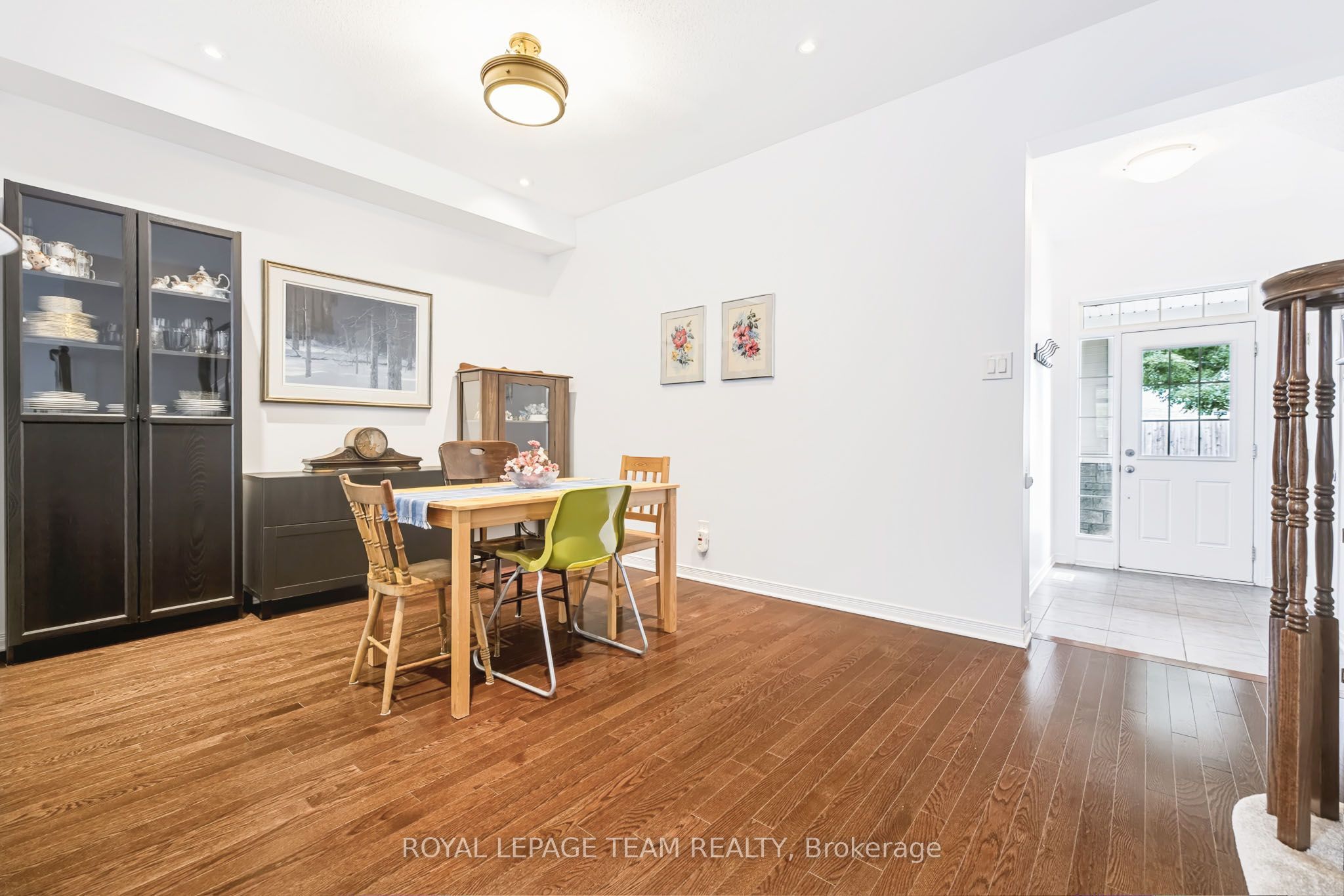 490 Dundonald Drive Property Photo 14