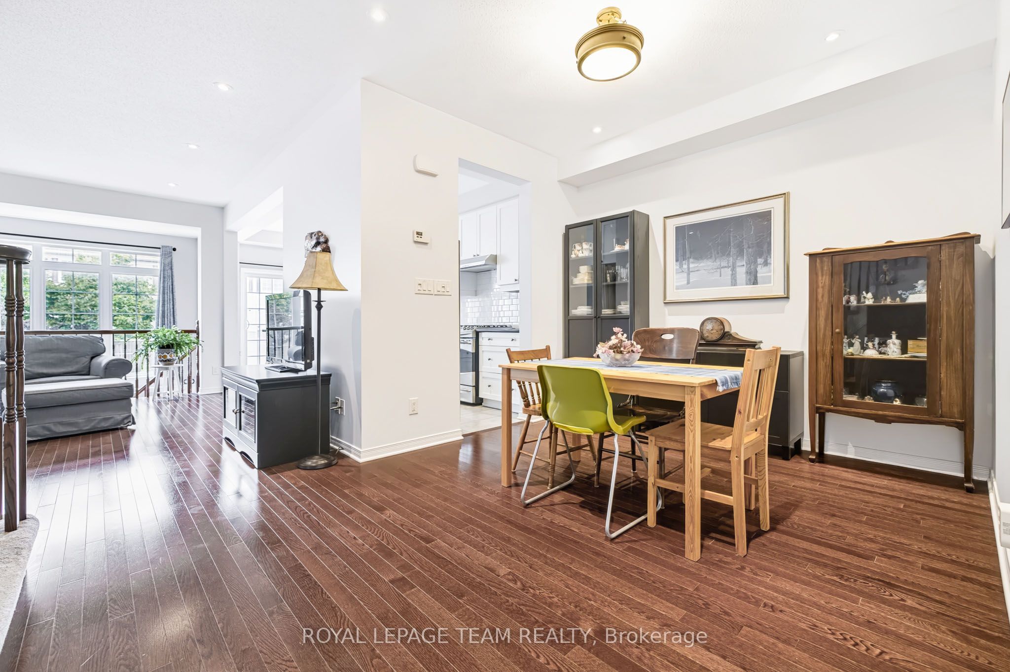 490 Dundonald Drive Property Photo 16