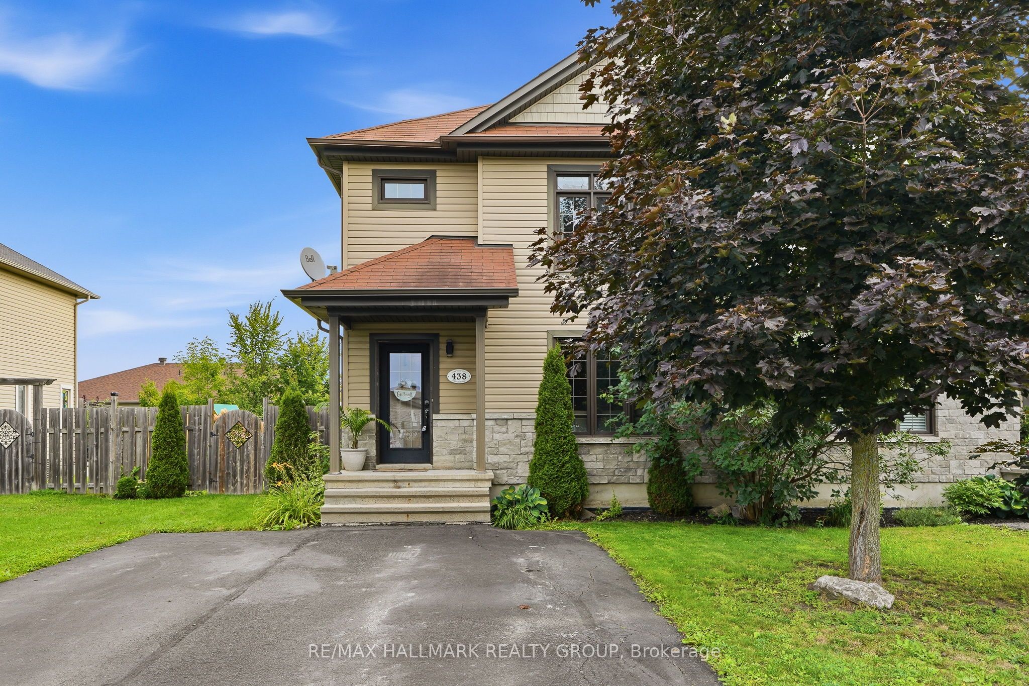 438 Denis Street Property Photo 8