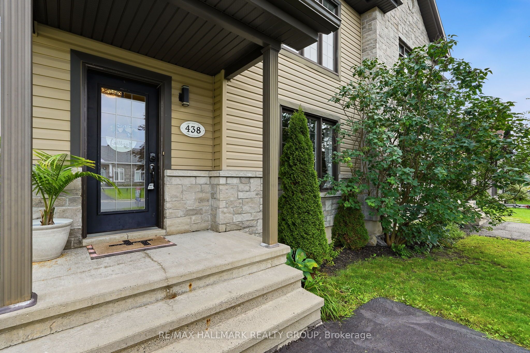 438 Denis Street Property Photo 9