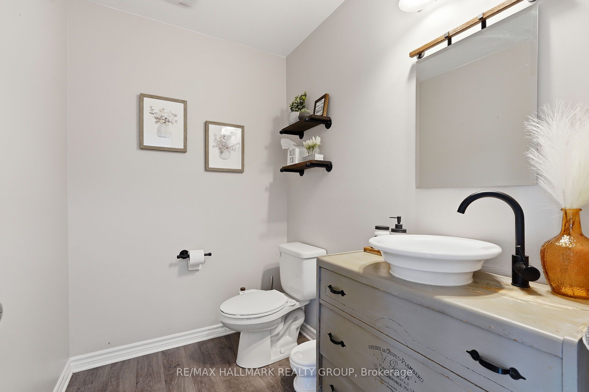 438 Denis Street Property Photo 15