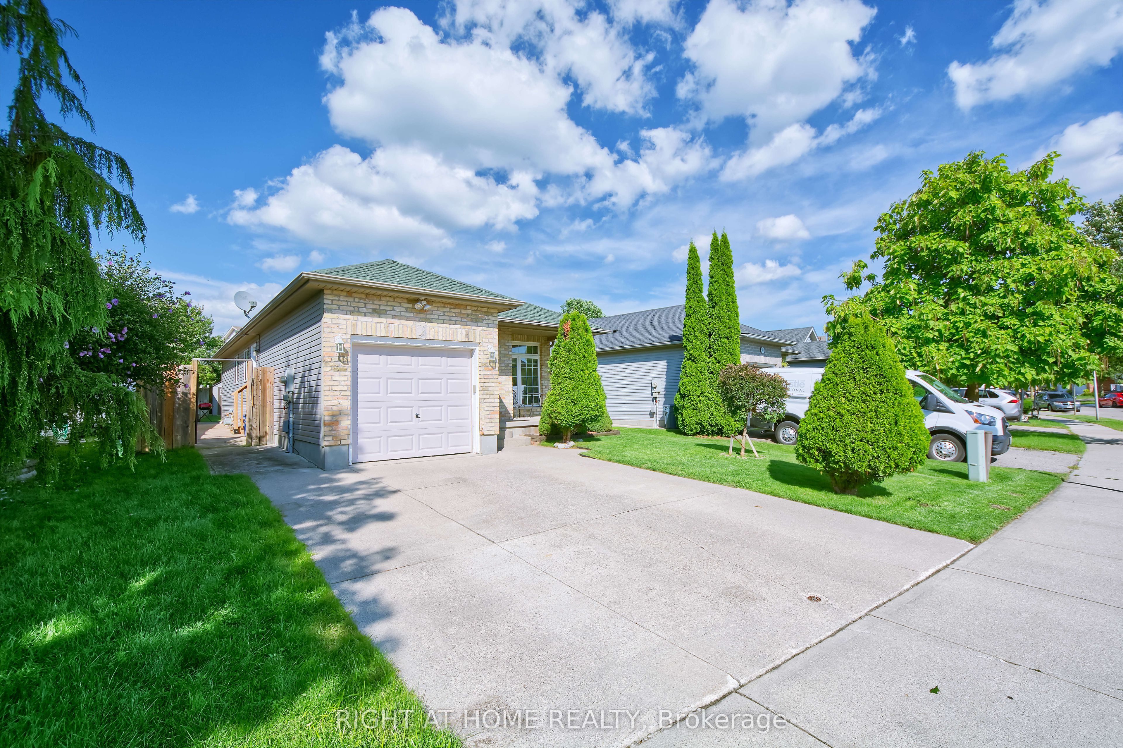896 Fogerty Street Property Photo 2