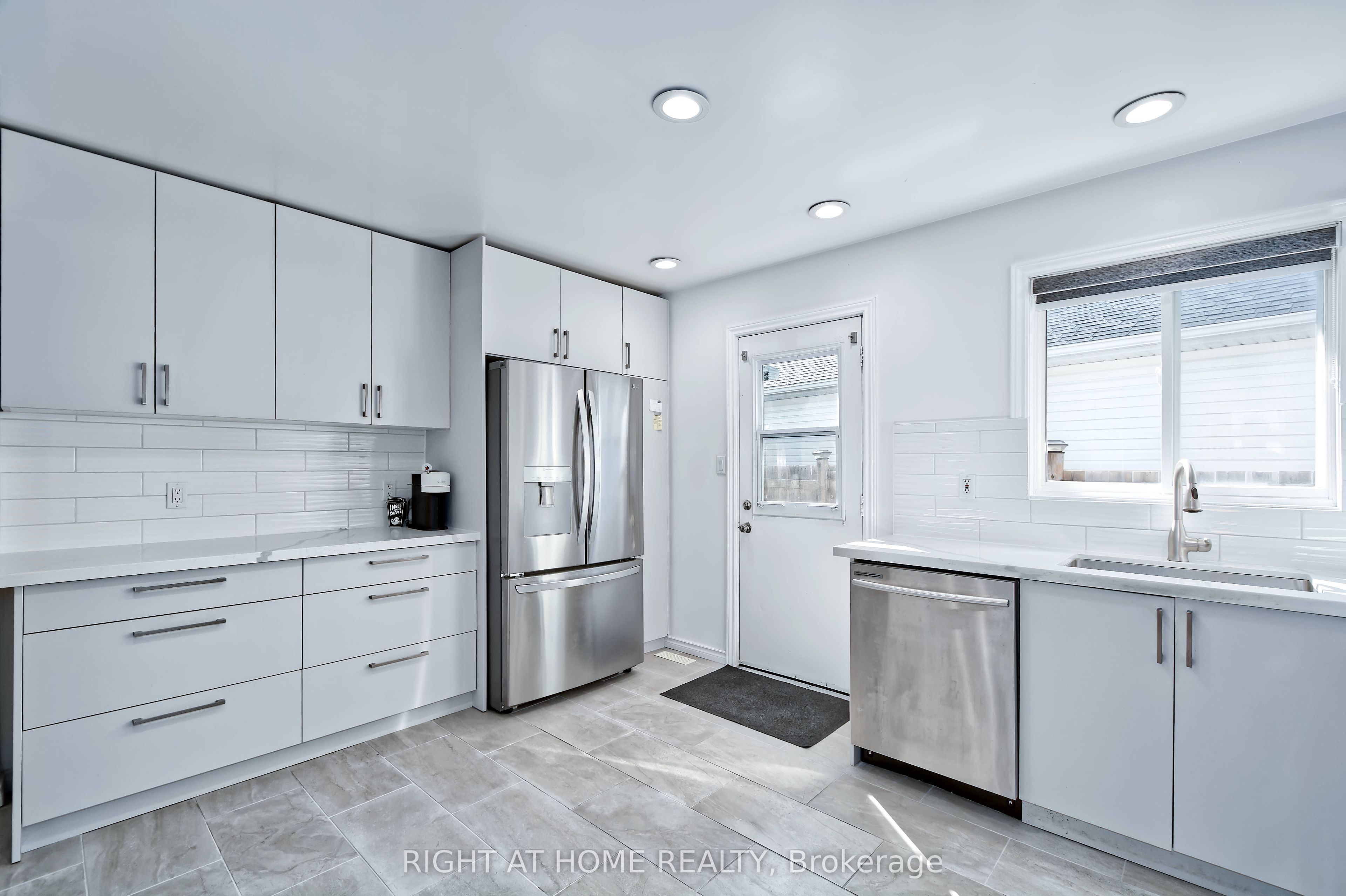 896 Fogerty Street Property Photo 11