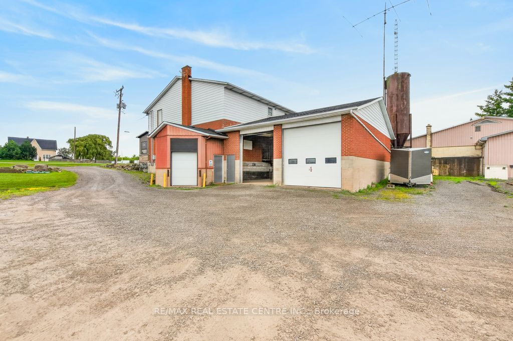 8268 Highway No 20 Highway Bay 3 & 4 Property Photo 1