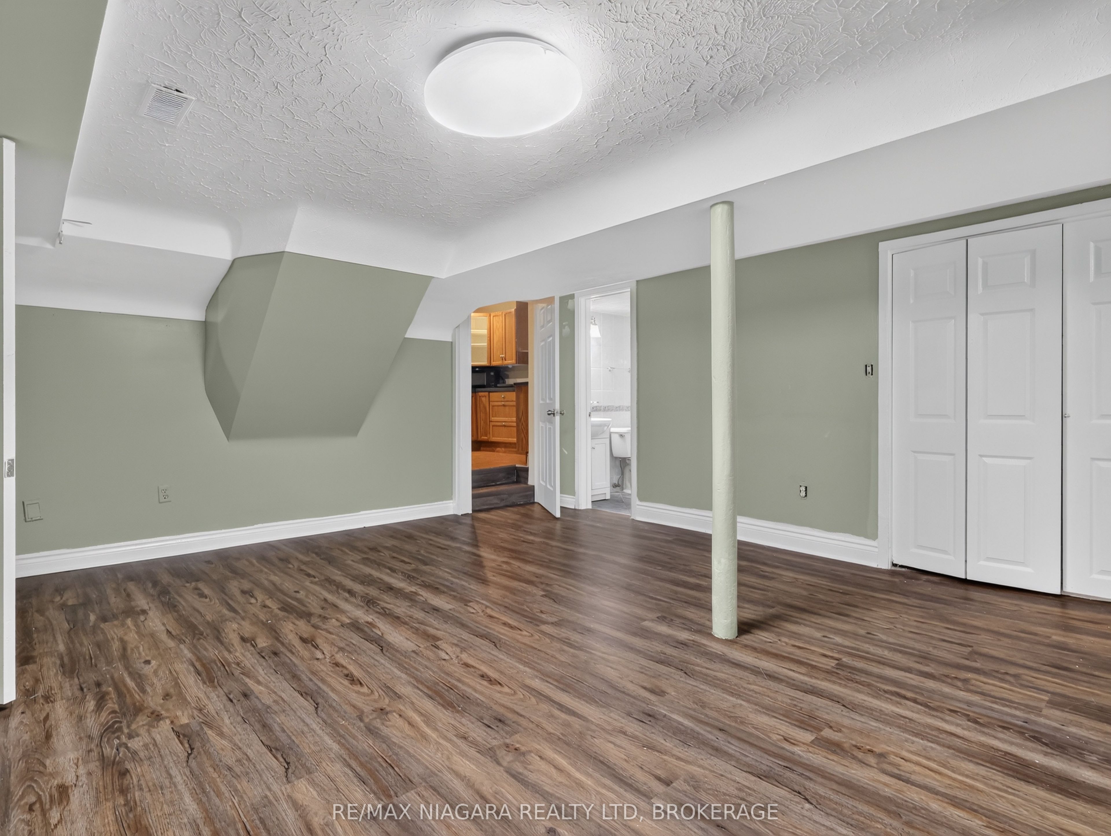 14 Fairlawn Court Property Photo 39