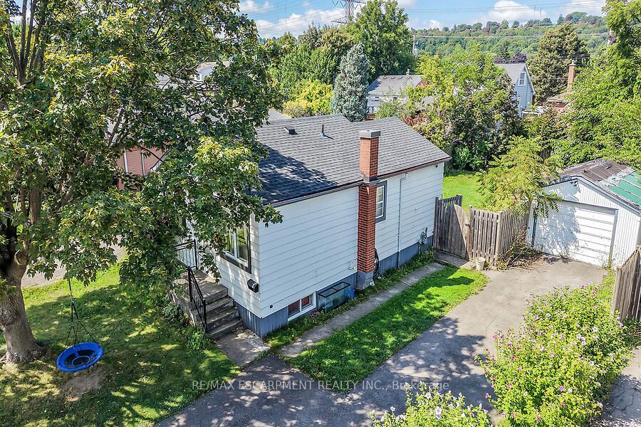 576 Rosseau Road Property Photo 18