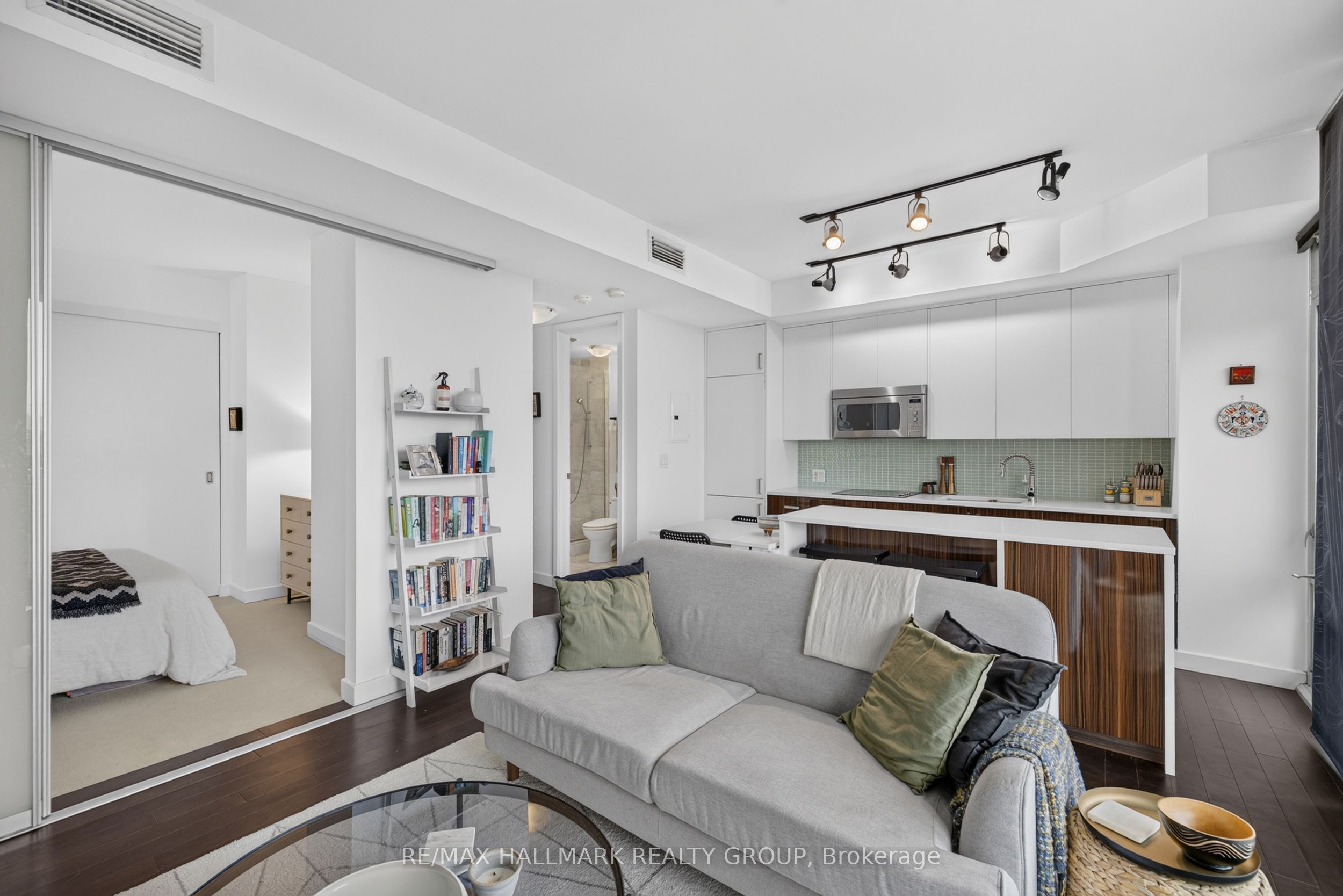 201 Parkdale Avenue 408 Property Photo 12