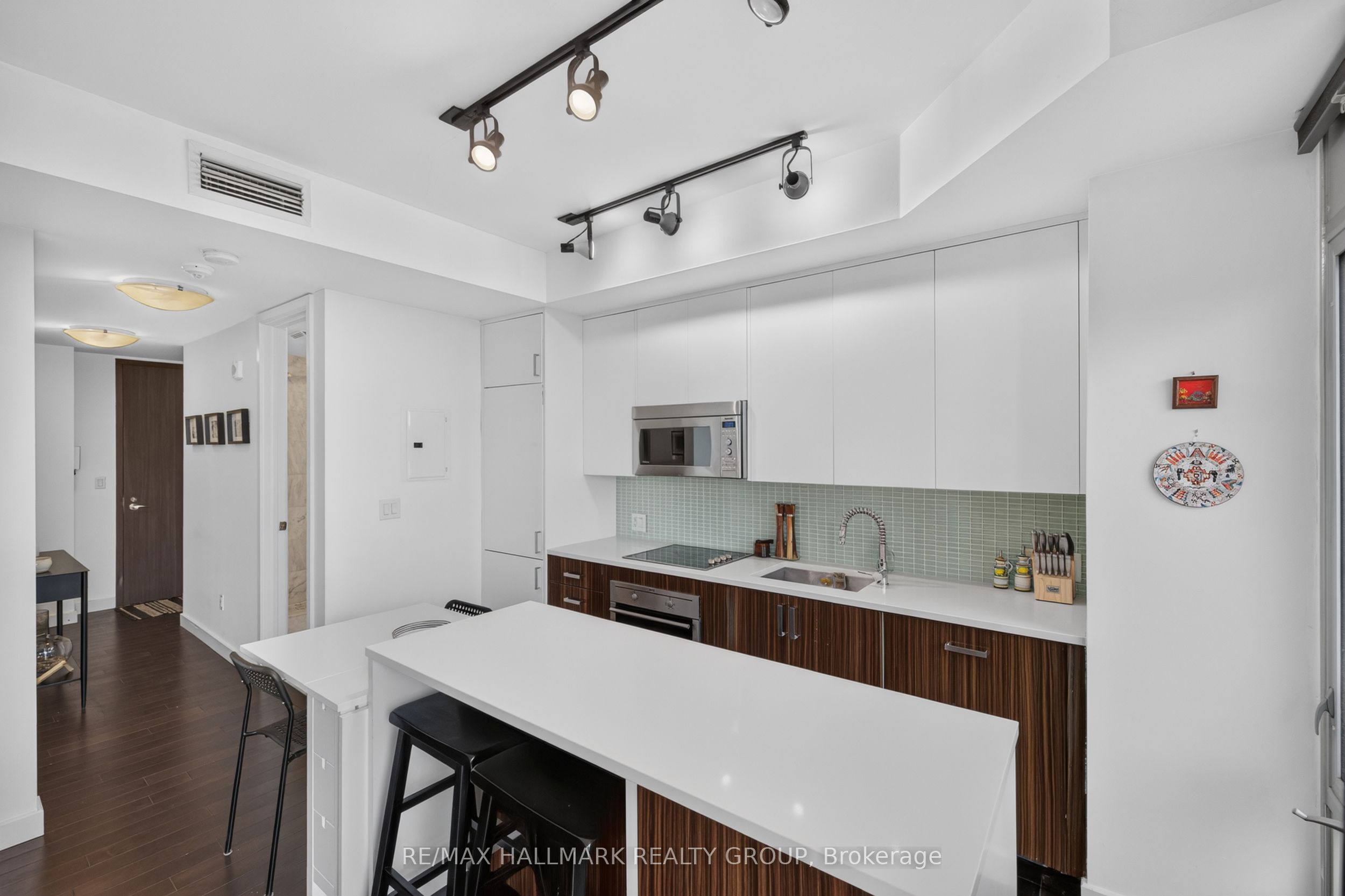 201 Parkdale Avenue 408 Property Photo 14