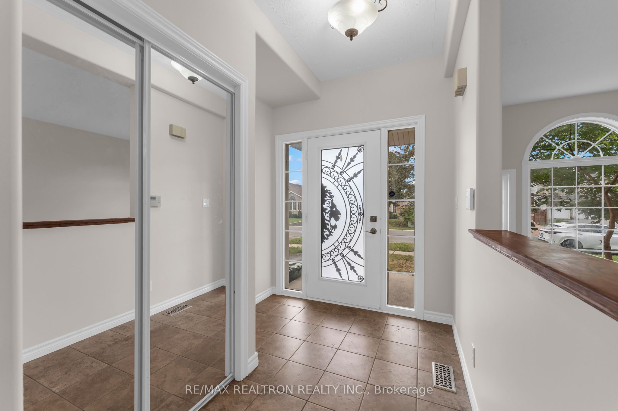 1422 Stoneridge Drive Property Photo 3