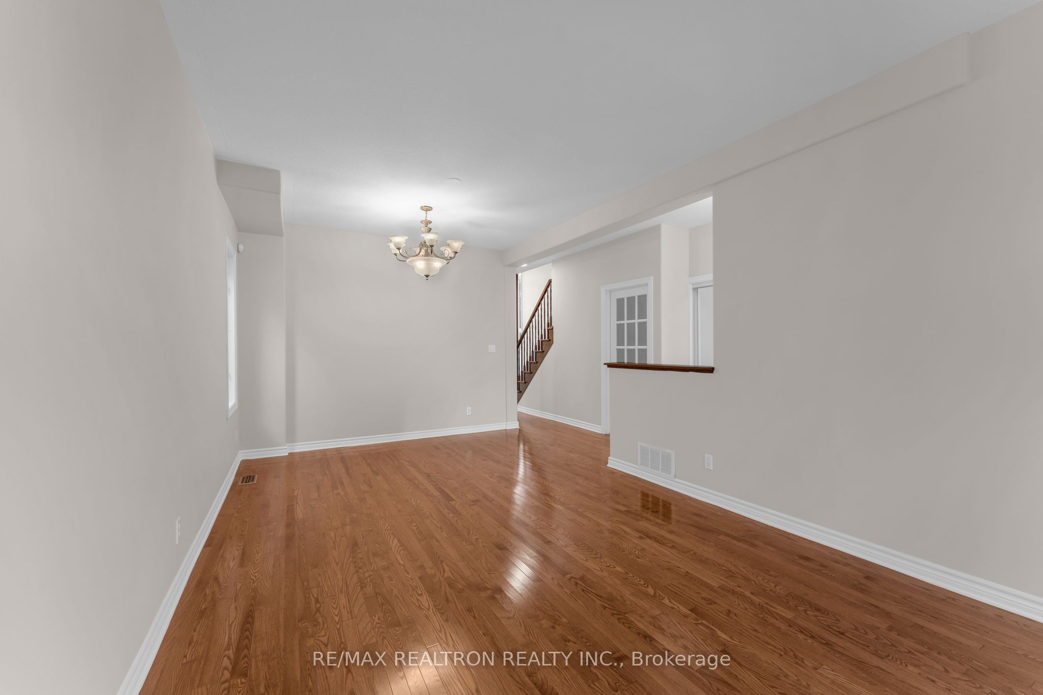 1422 Stoneridge Drive Property Photo 7