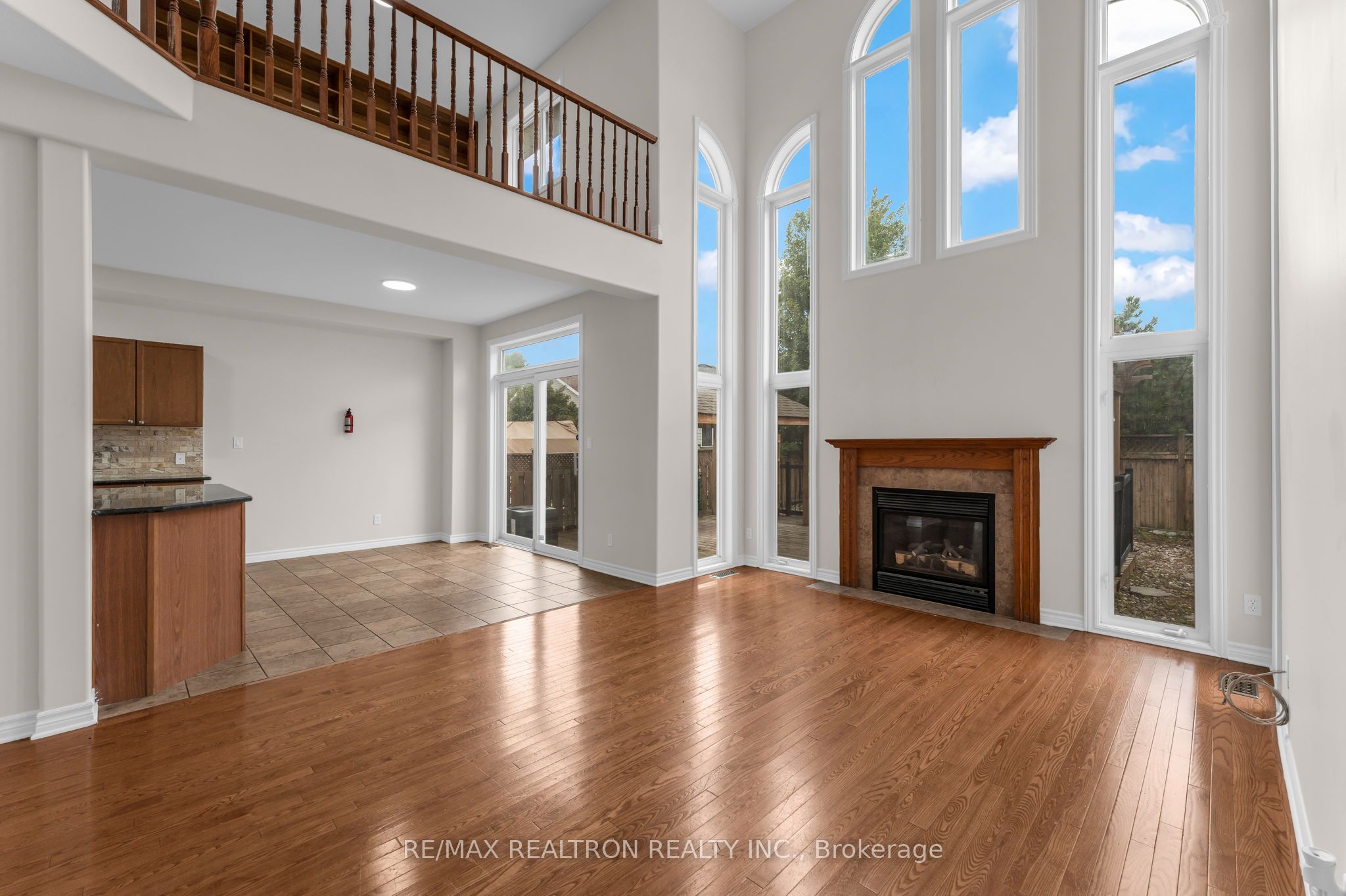 1422 Stoneridge Drive Property Photo 10