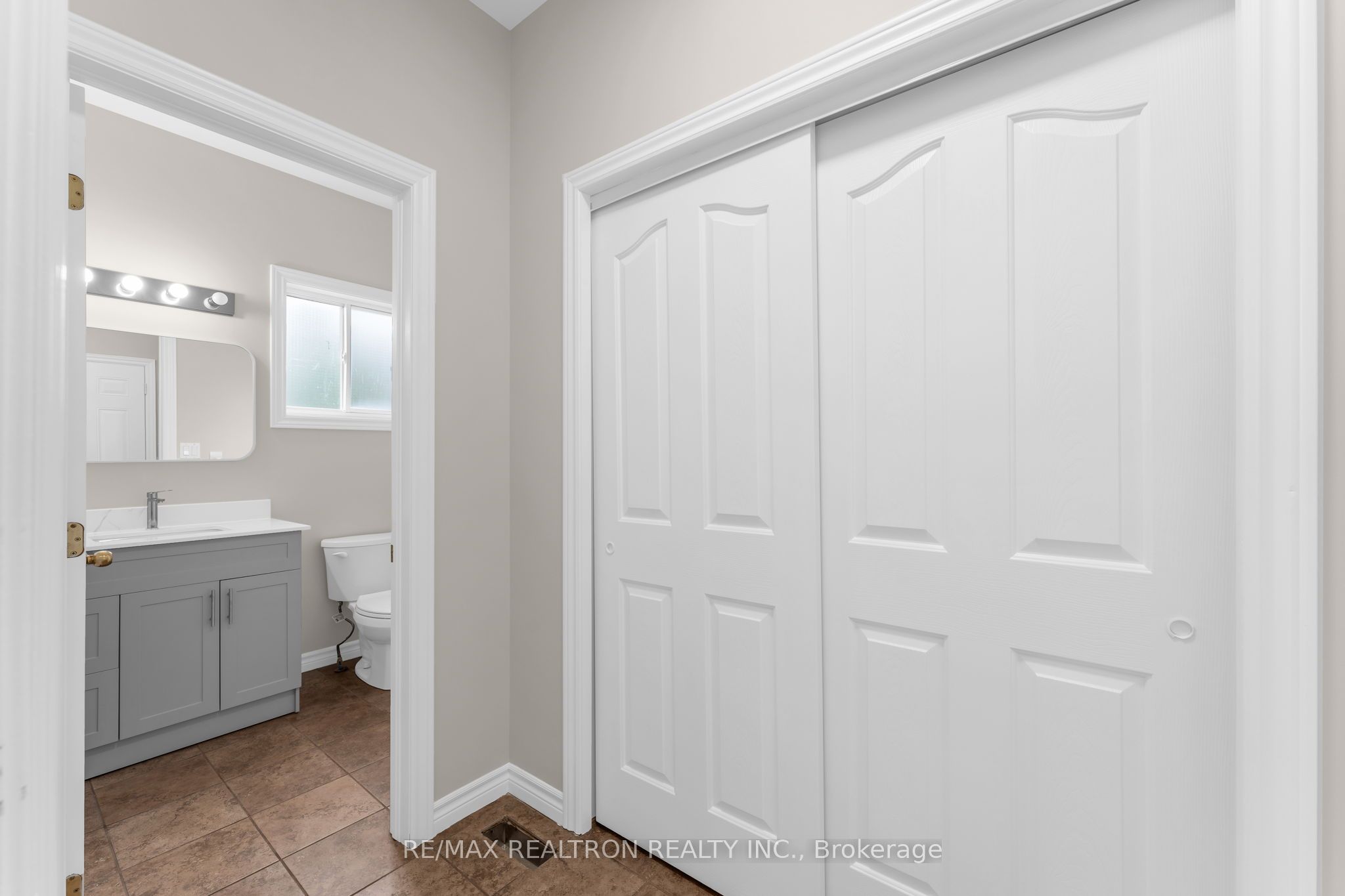 1422 Stoneridge Drive Property Photo 11