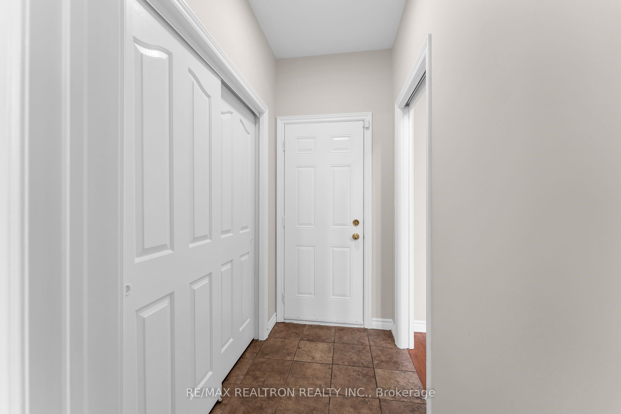 1422 Stoneridge Drive Property Photo 13
