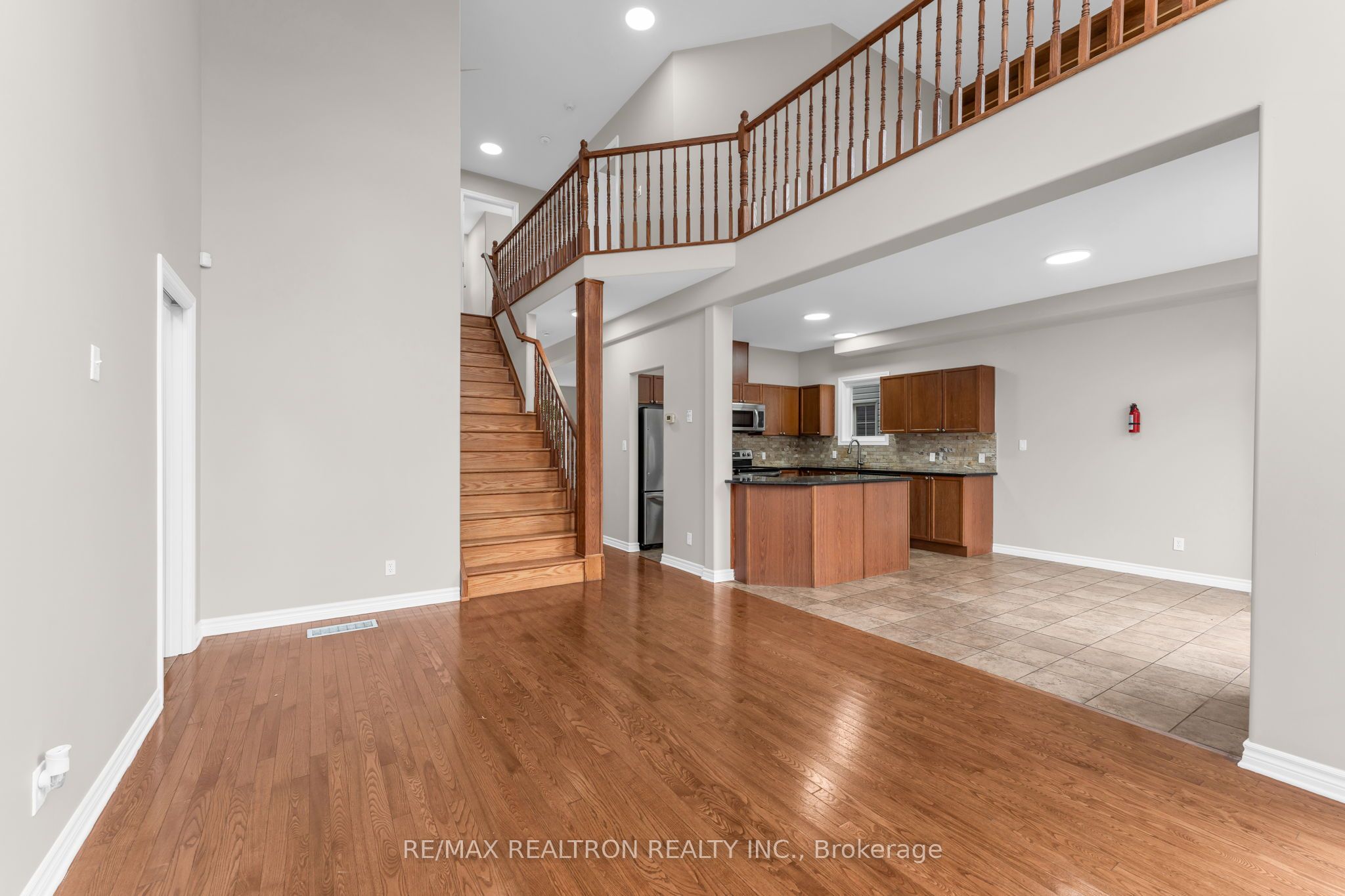 1422 Stoneridge Drive Property Photo 14