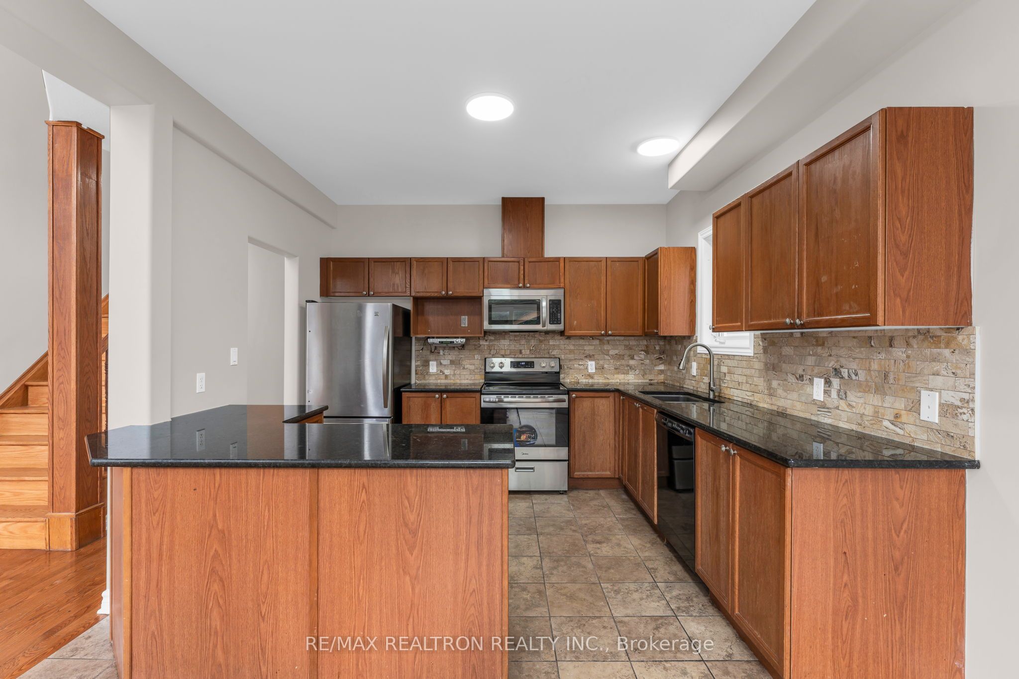 1422 Stoneridge Drive Property Photo 15