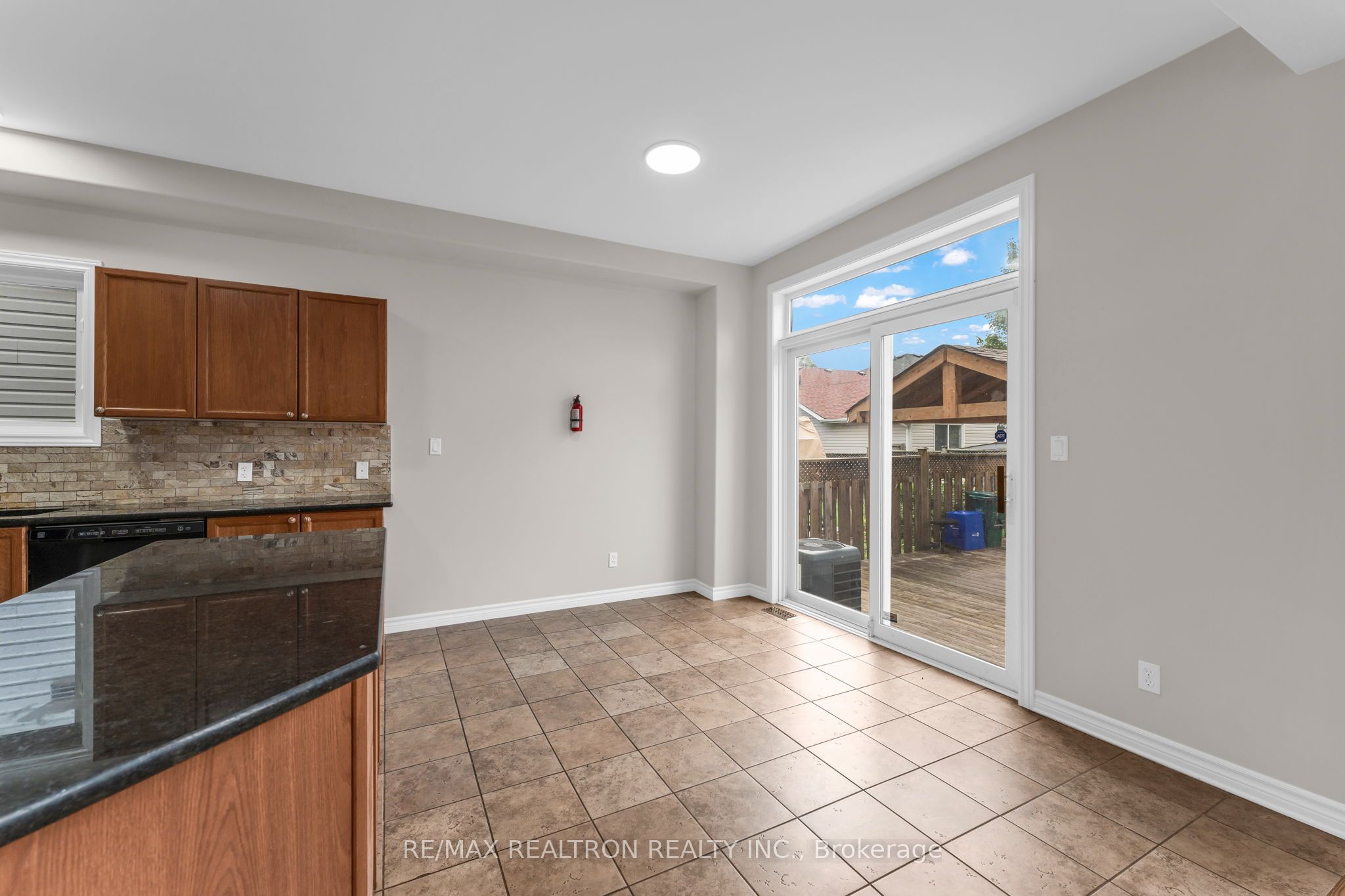 1422 Stoneridge Drive Property Photo 17