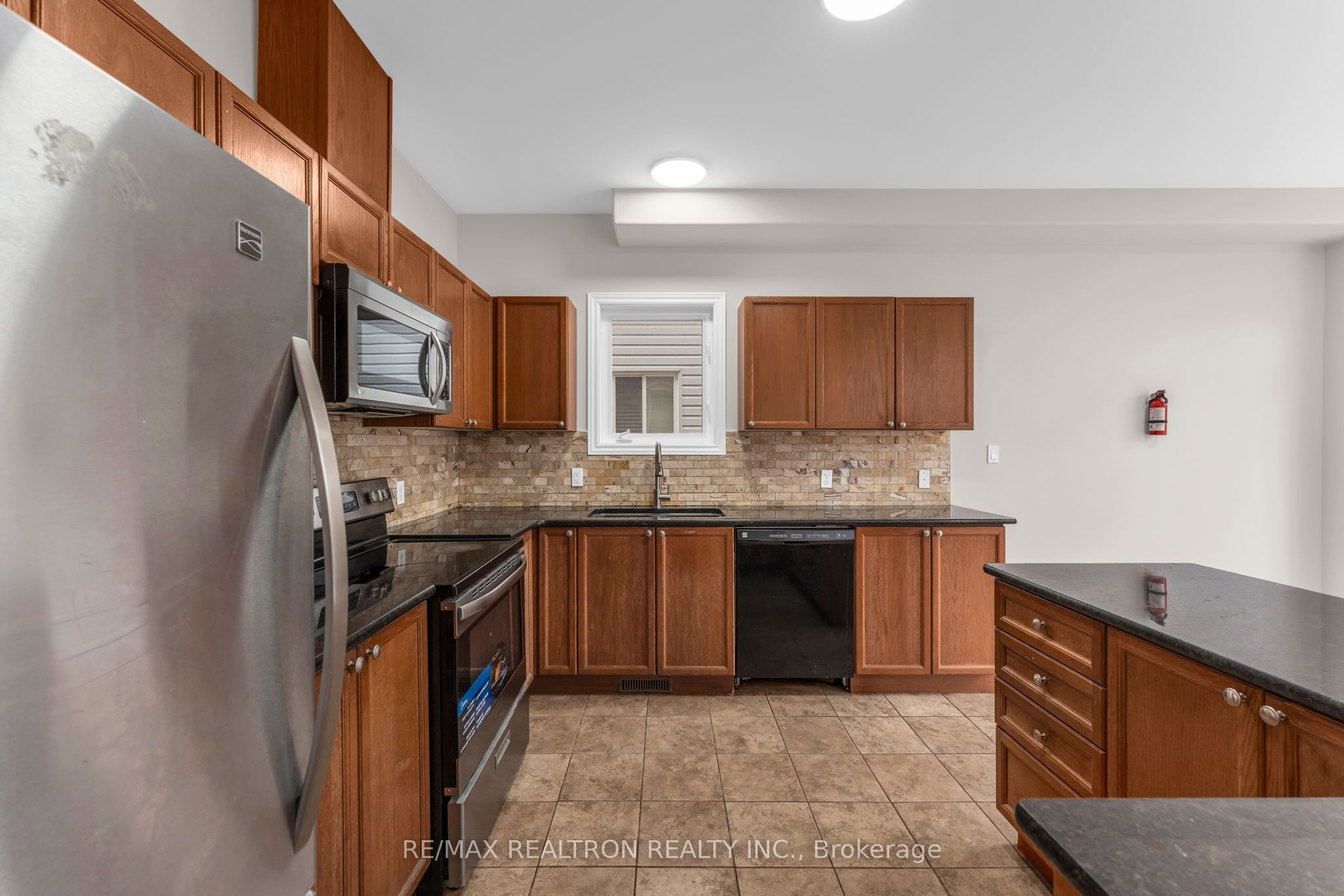 1422 Stoneridge Drive Property Photo 18