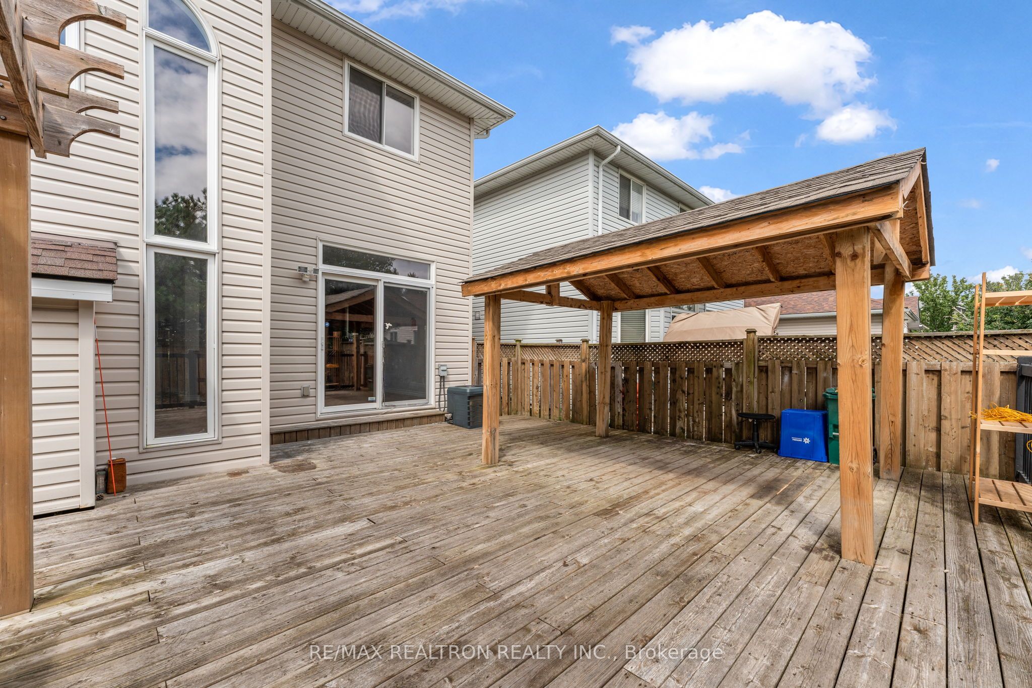 1422 Stoneridge Drive Property Photo 49