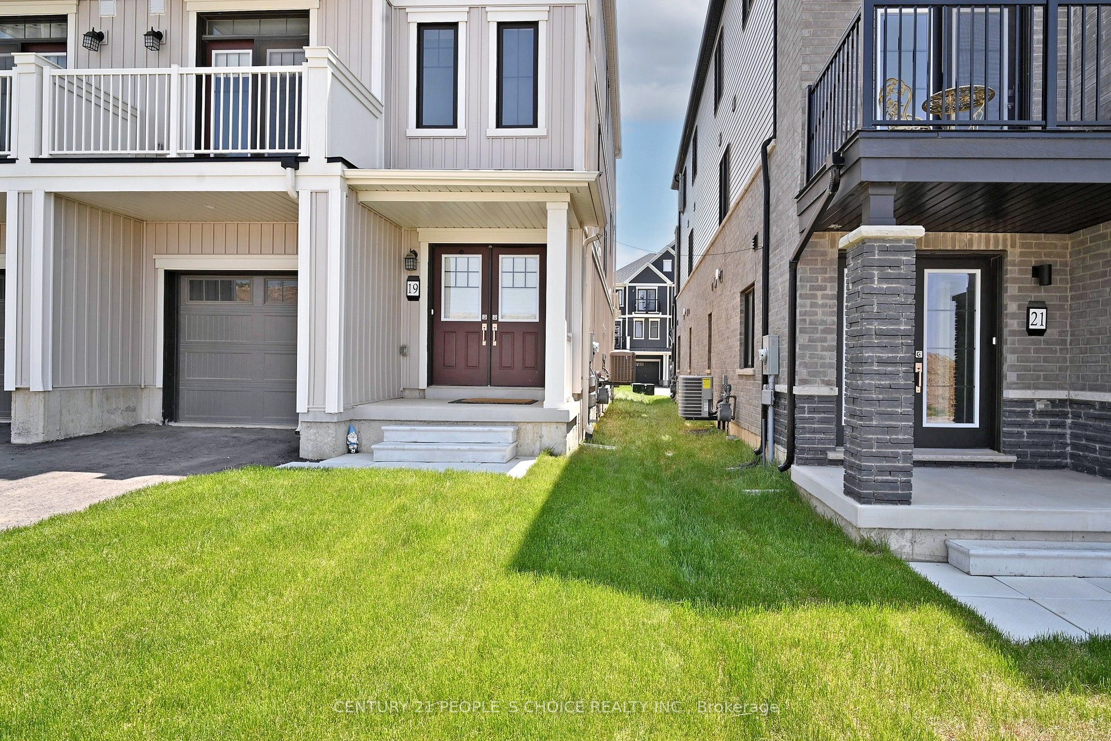 19 Central Market Drive Property Photo 2