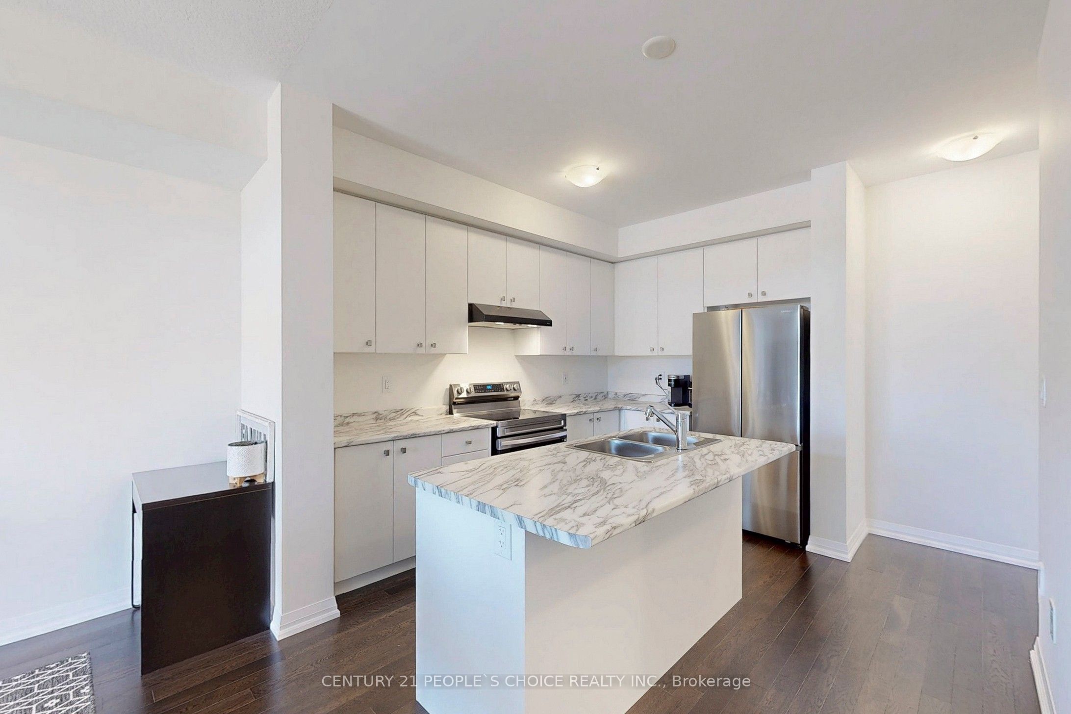 19 Central Market Drive Property Photo 6