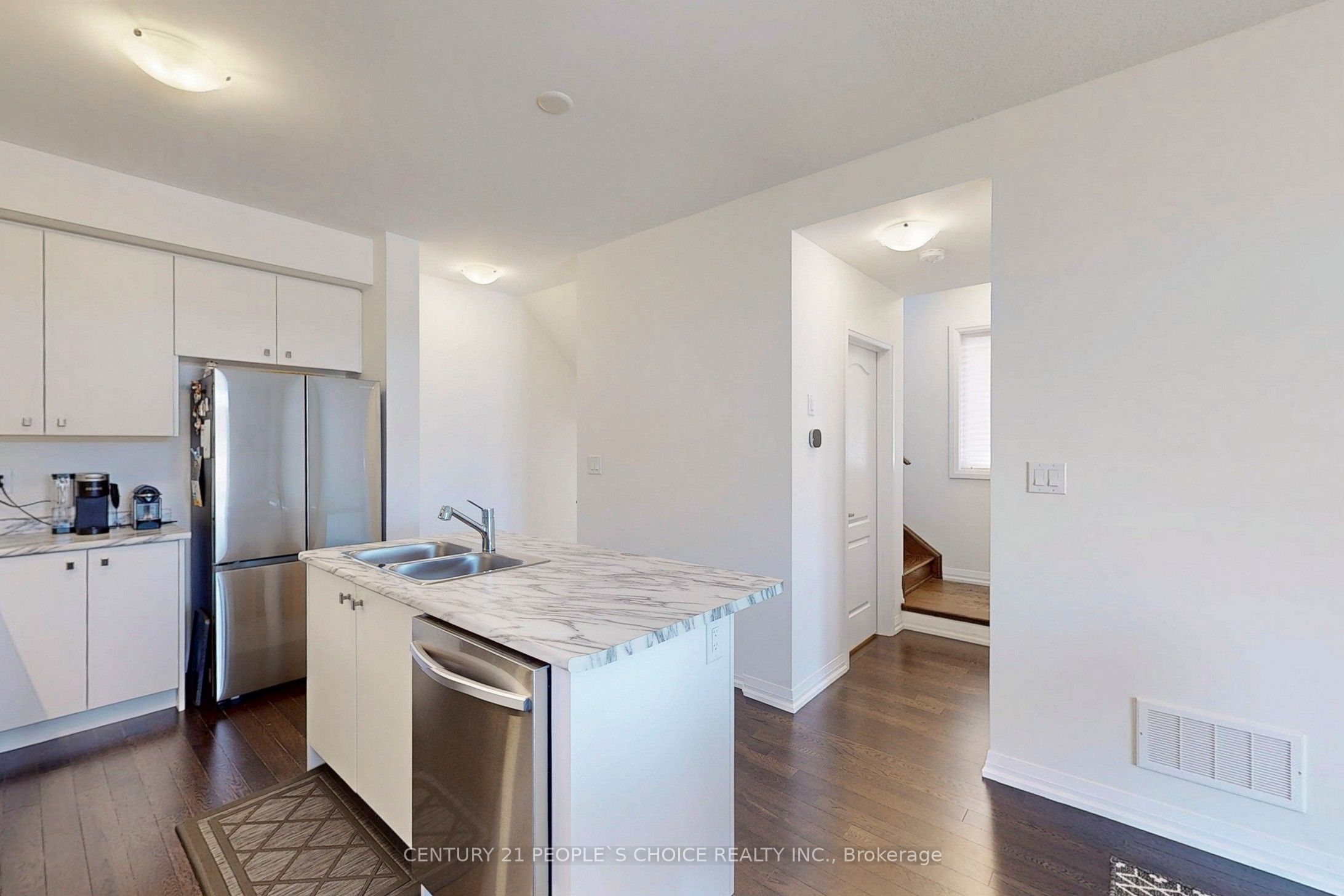 19 Central Market Drive Property Photo 7