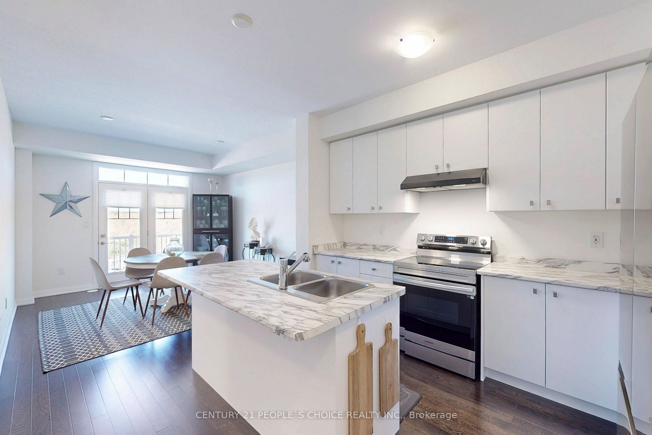 19 Central Market Drive Property Photo 8
