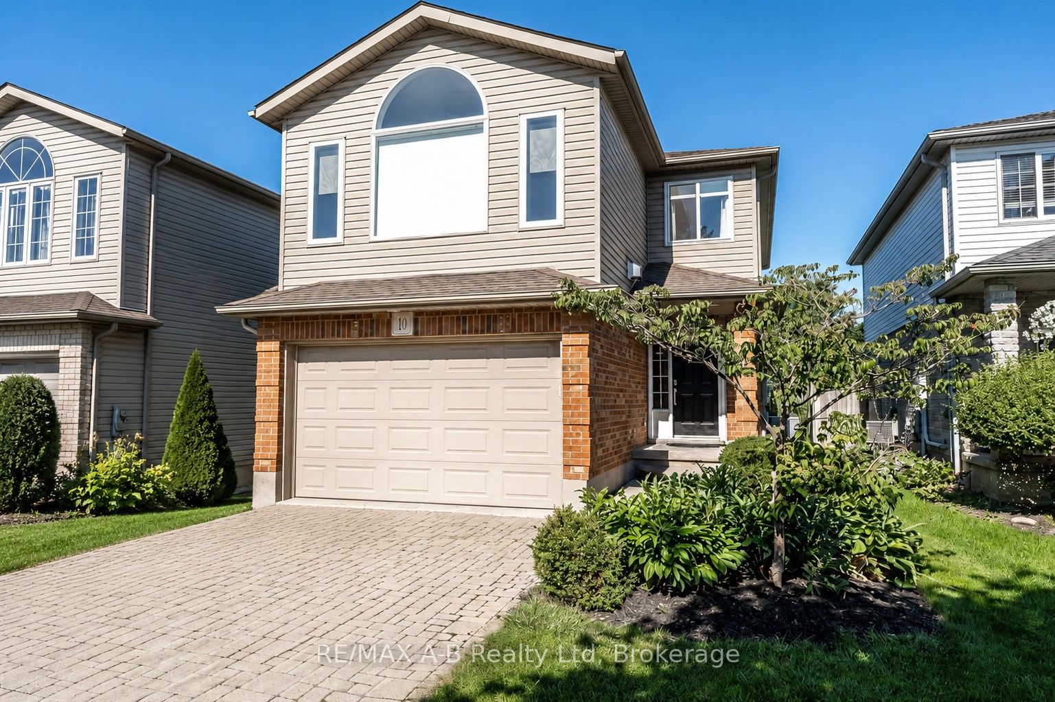 10 Buckingham Drive Property Photo 1