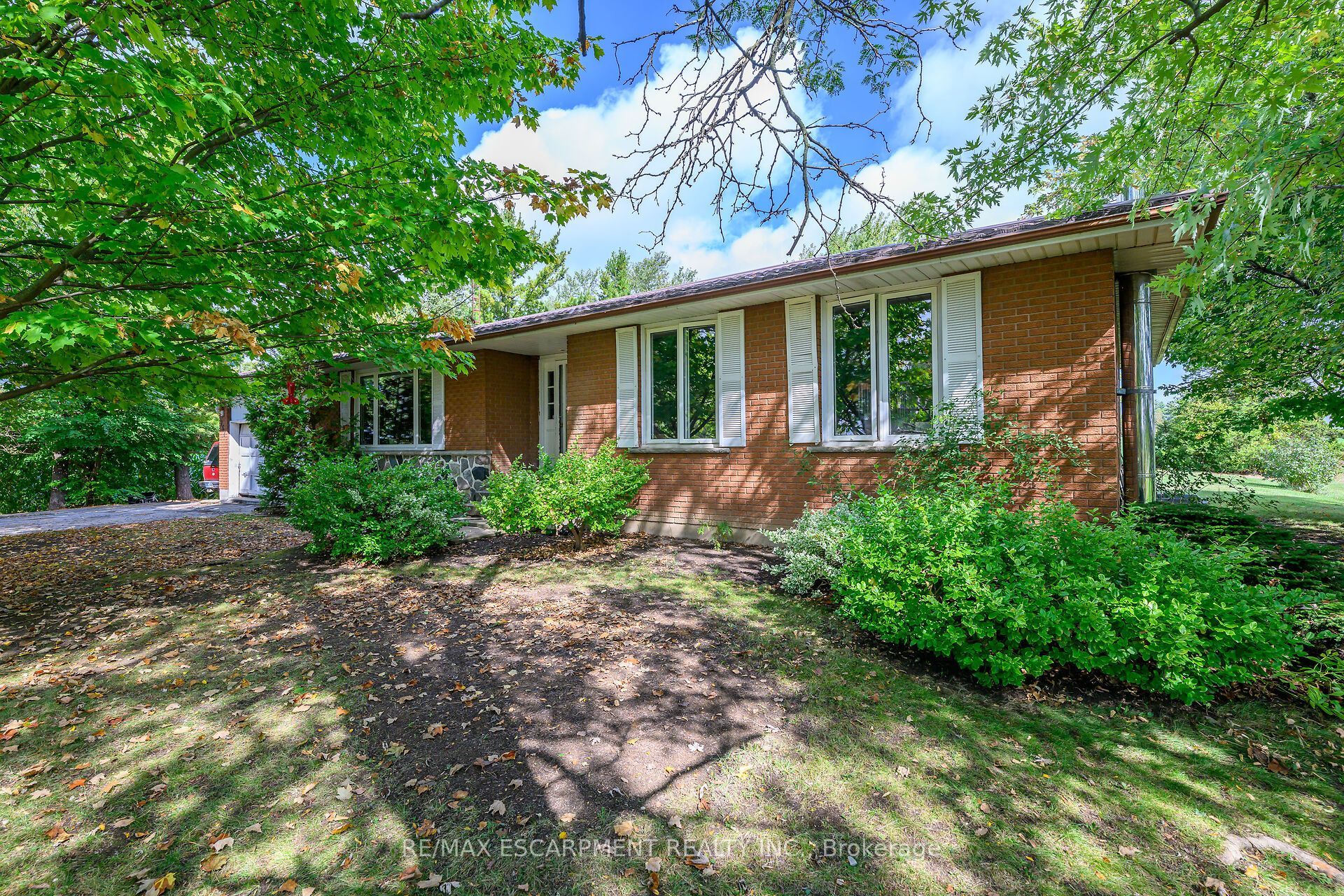 757 4th Line Road Property Photo 1