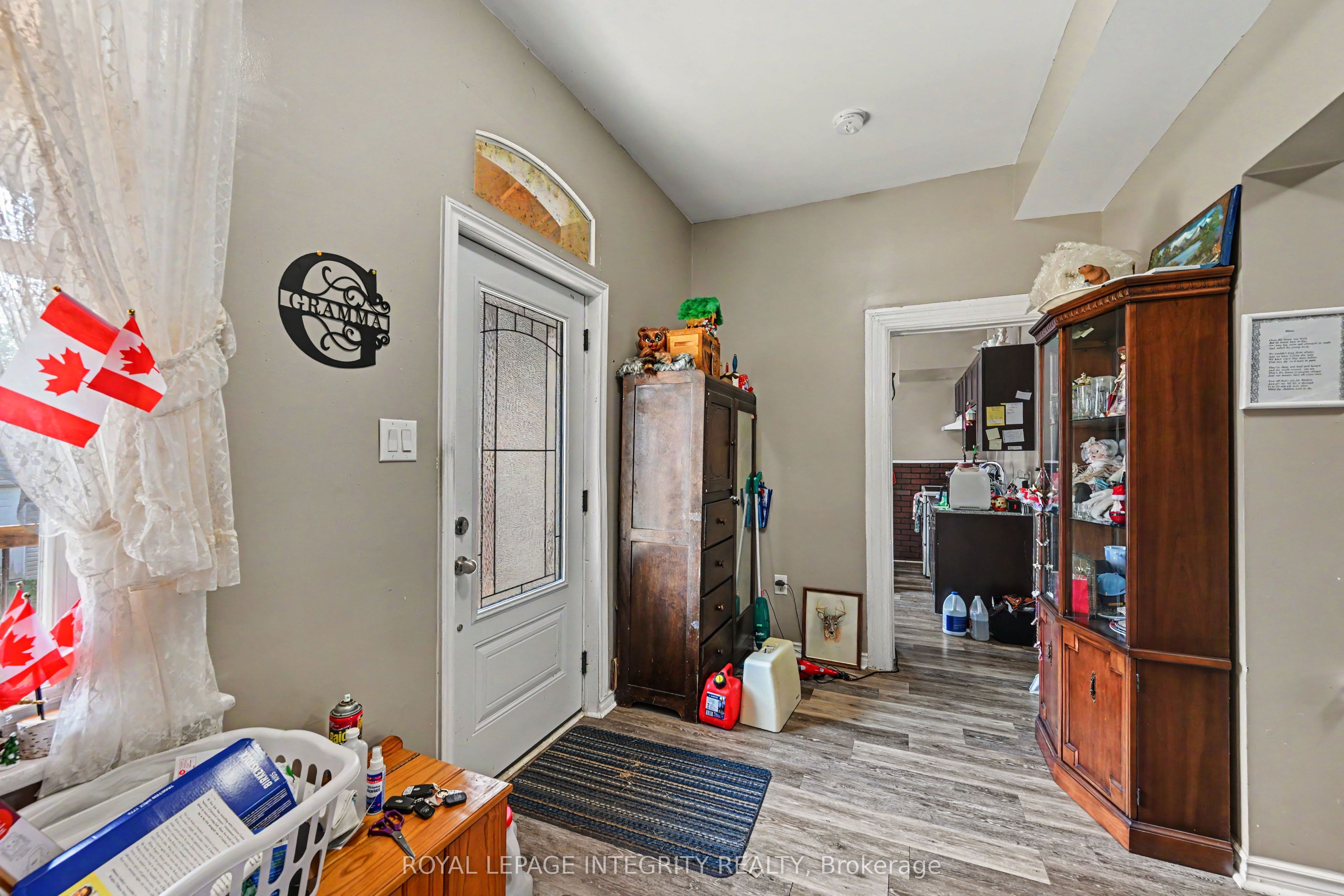 48 Elmsley Street S Property Photo 3