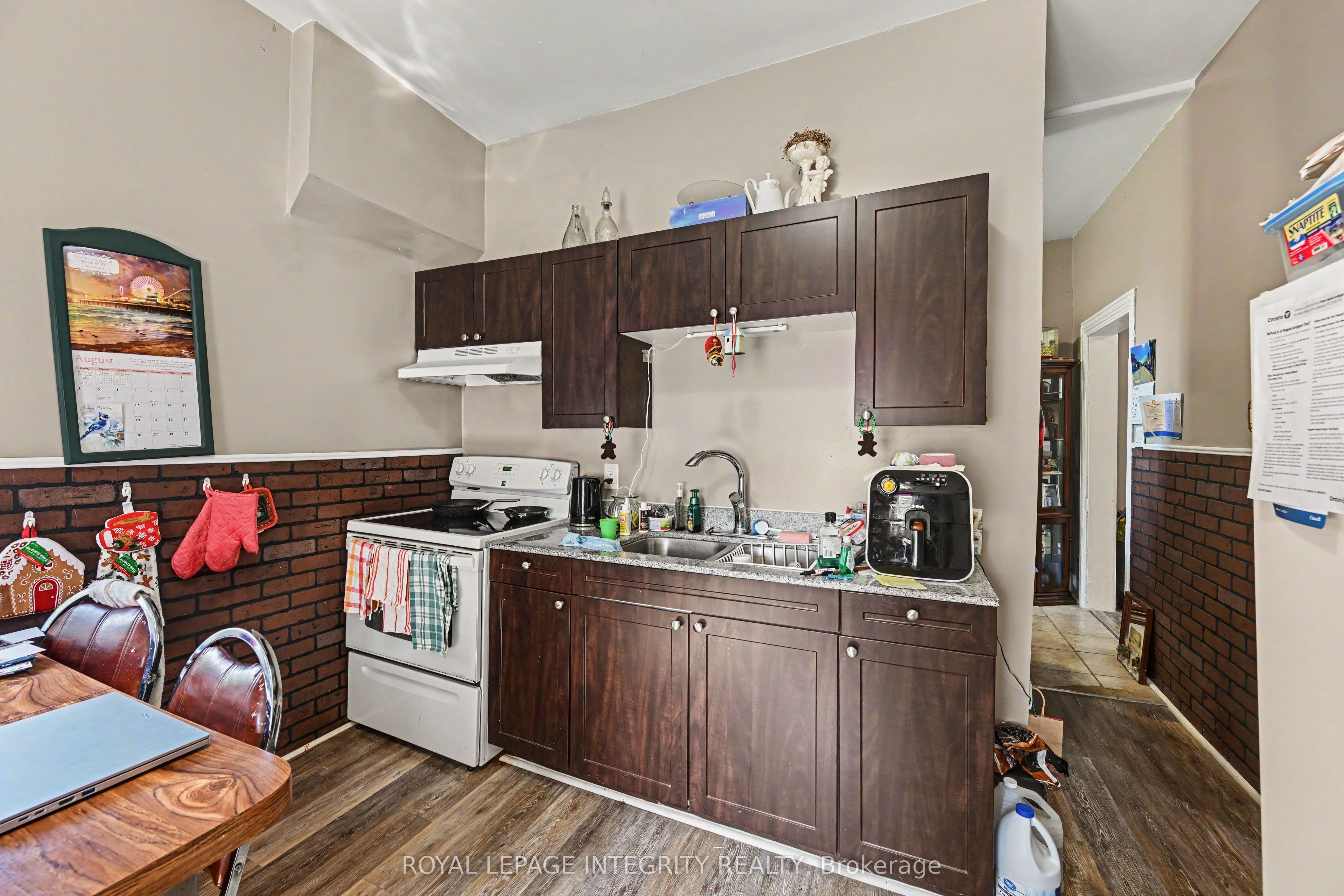 48 Elmsley Street S Property Photo 10