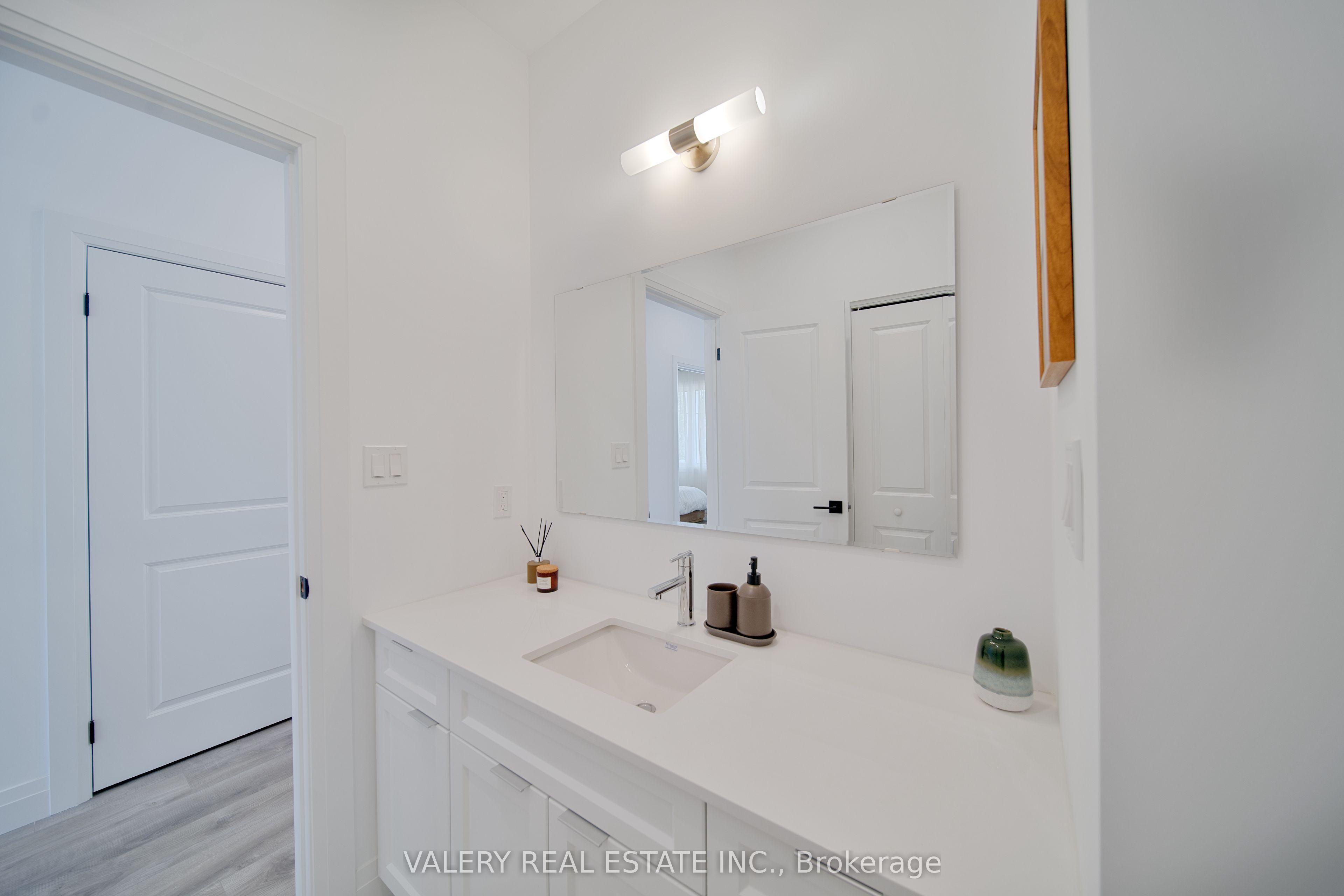 3033 Townline Road Unit M Property Photo 16