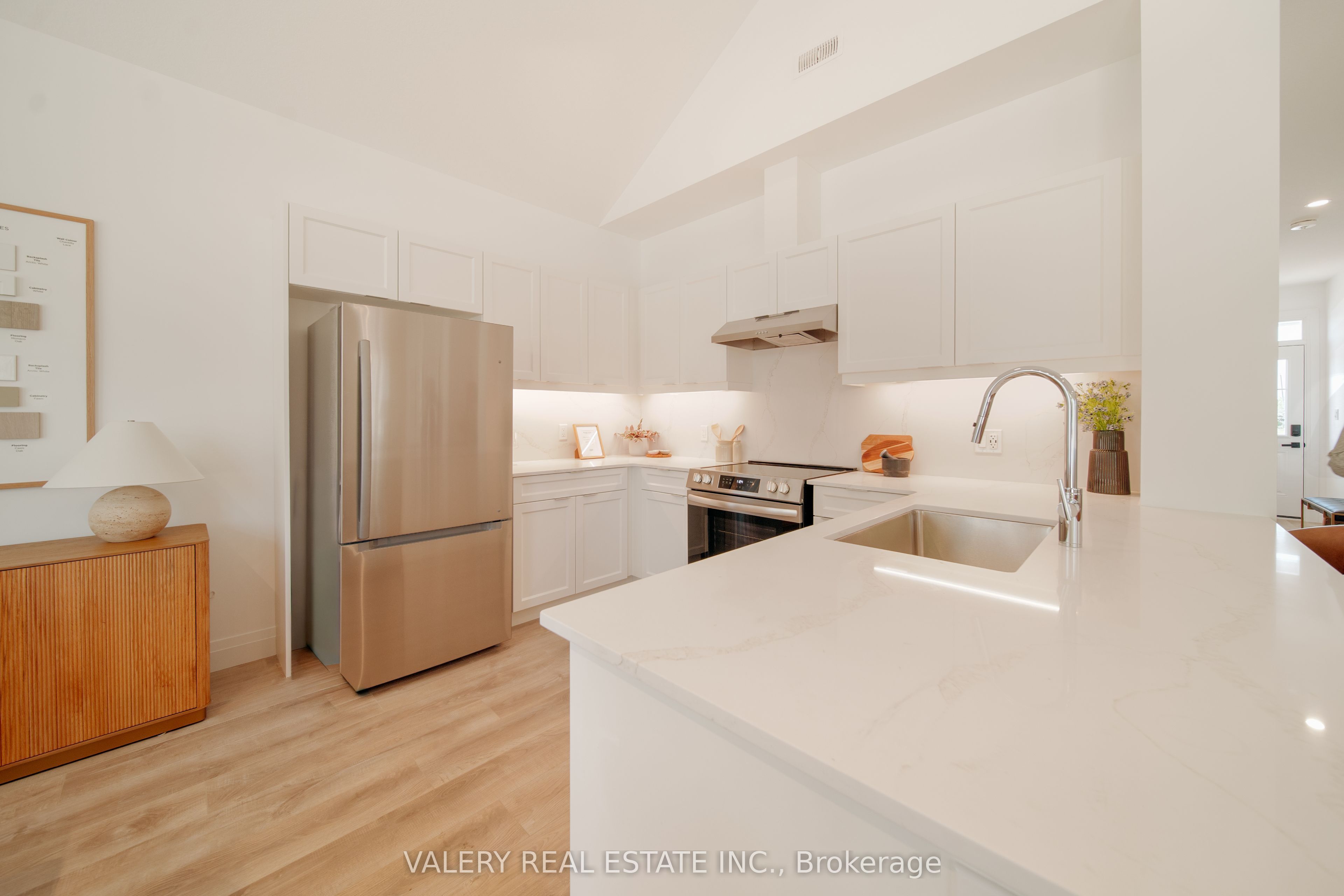 3033 Townline Road Unit M Property Photo 31