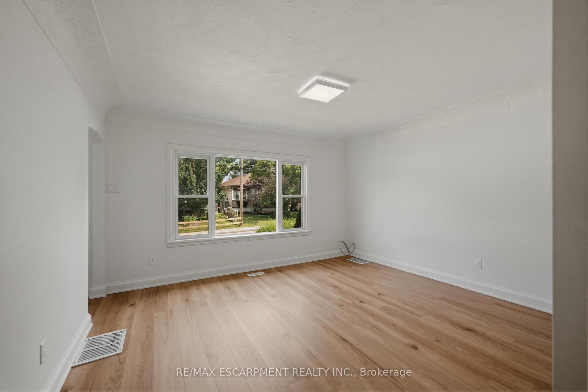 22 David Avenue Property Photo 17