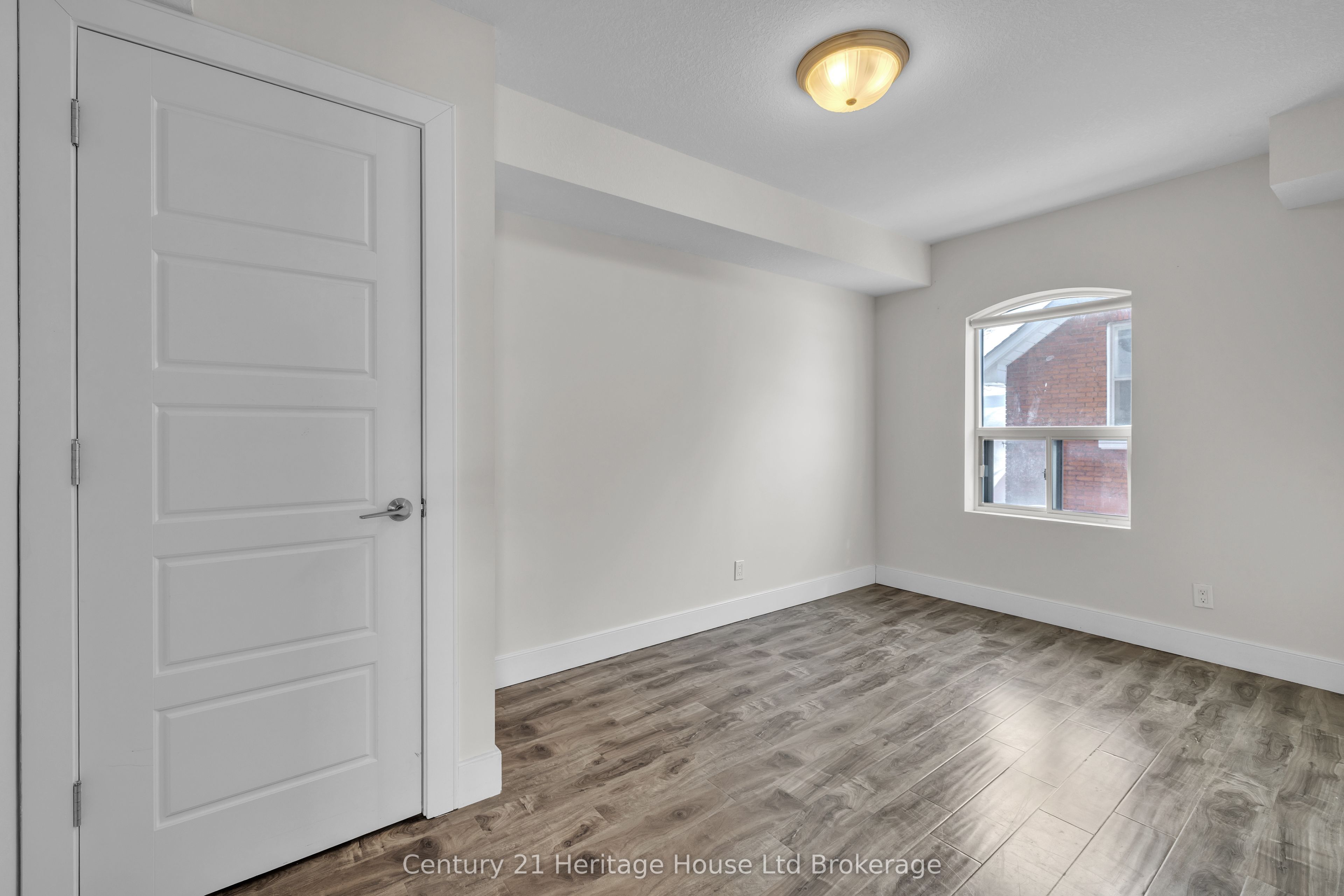 34 Brock Street 201 Property Photo 8