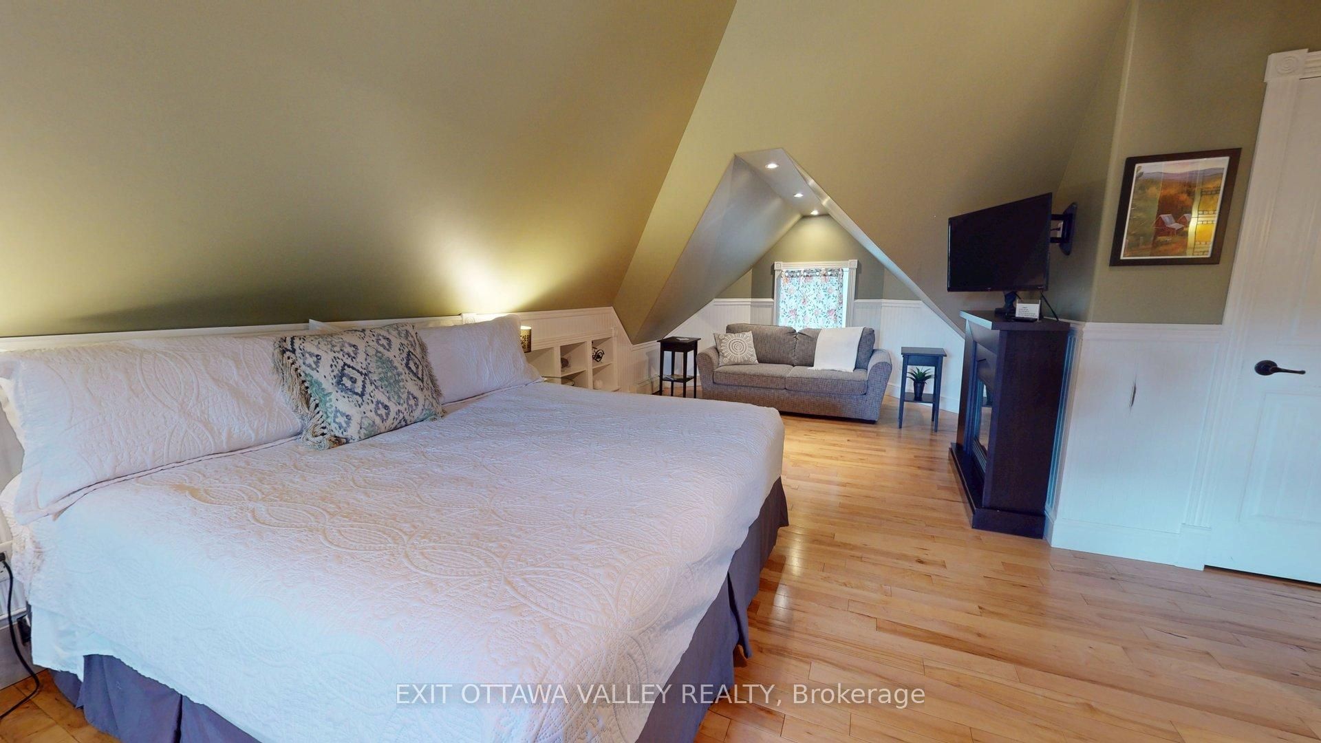 1739 Beachburg Road Property Photo 33