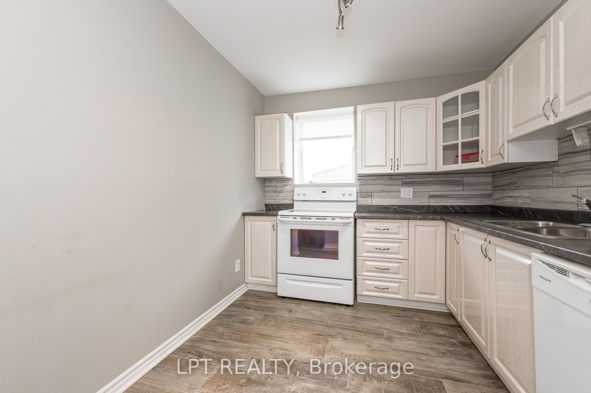 1474 Goth Avenue Property Photo 14