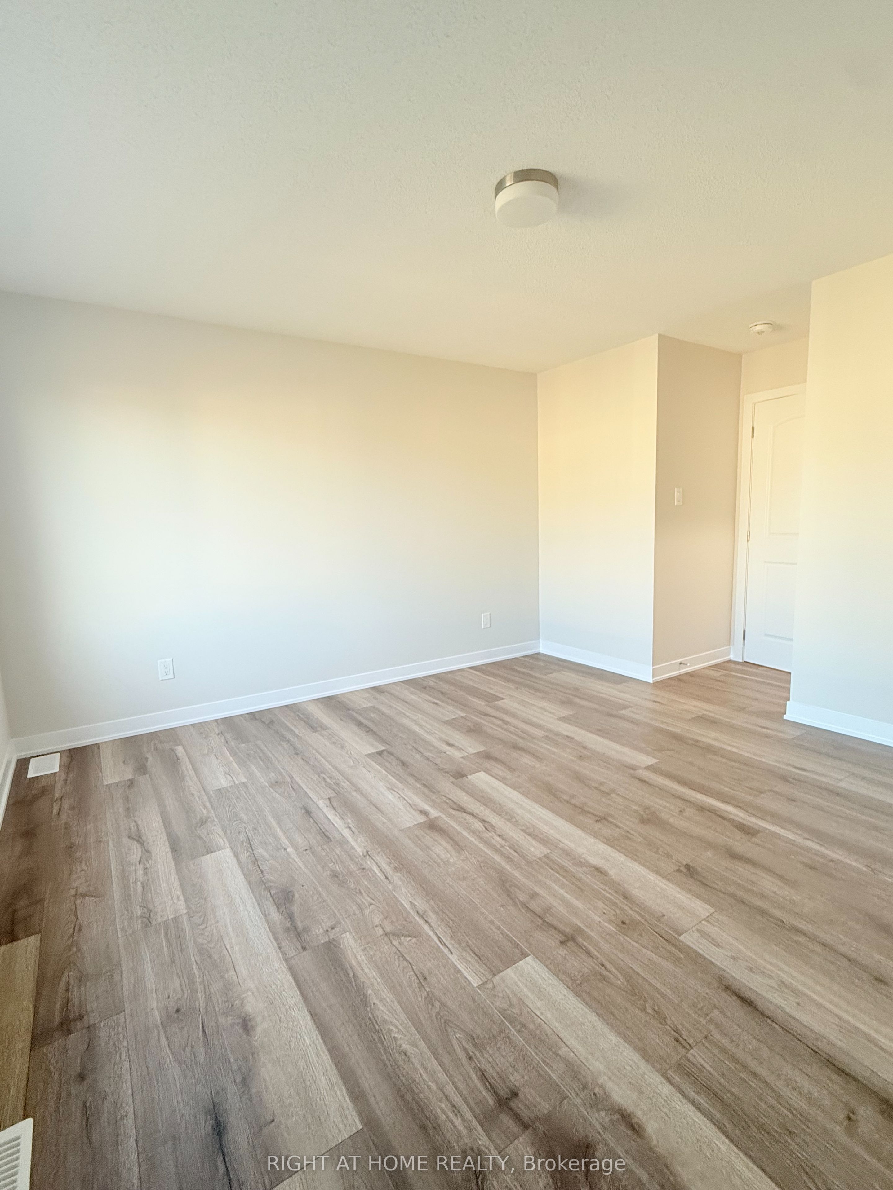 737 Haflinger Row Property Photo 17