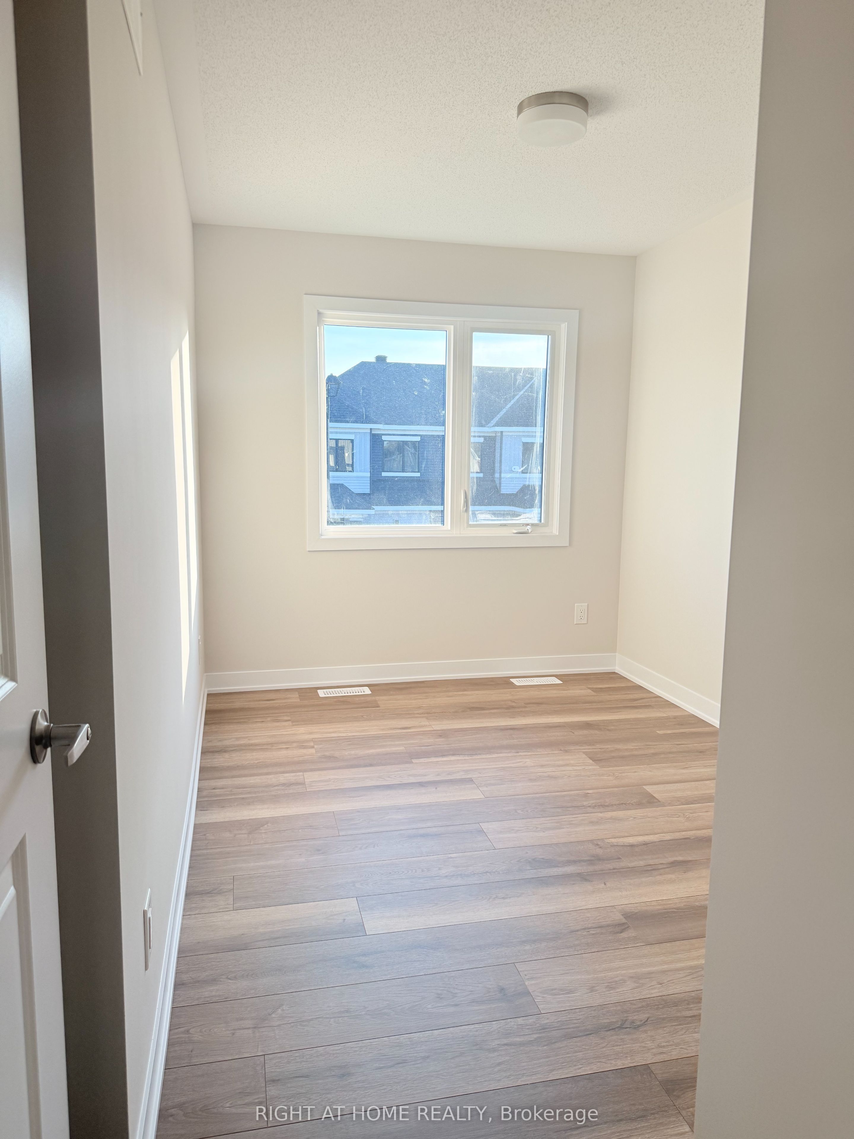 737 Haflinger Row Property Photo 22