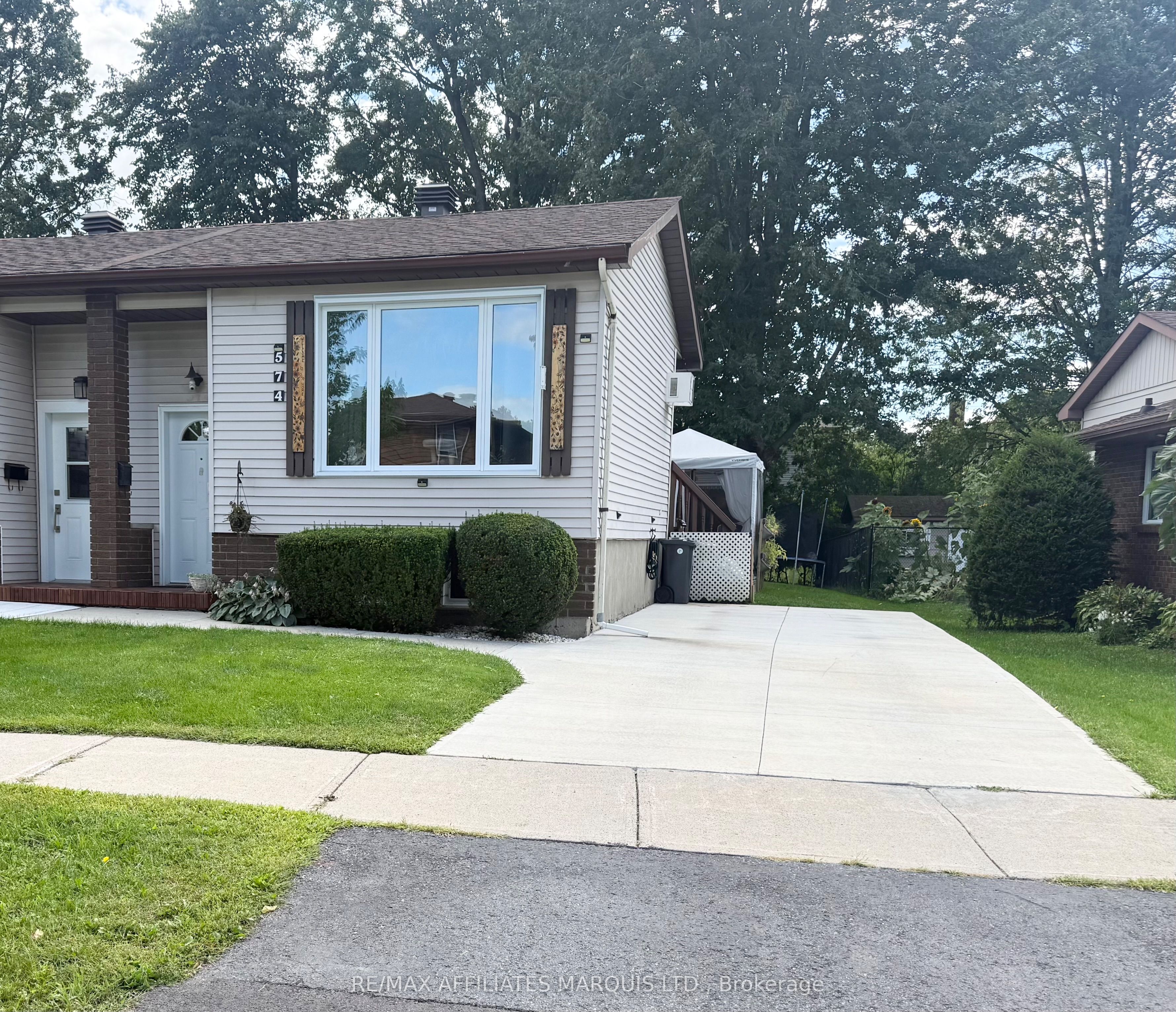 574 Lynwood Drive Property Photo 1