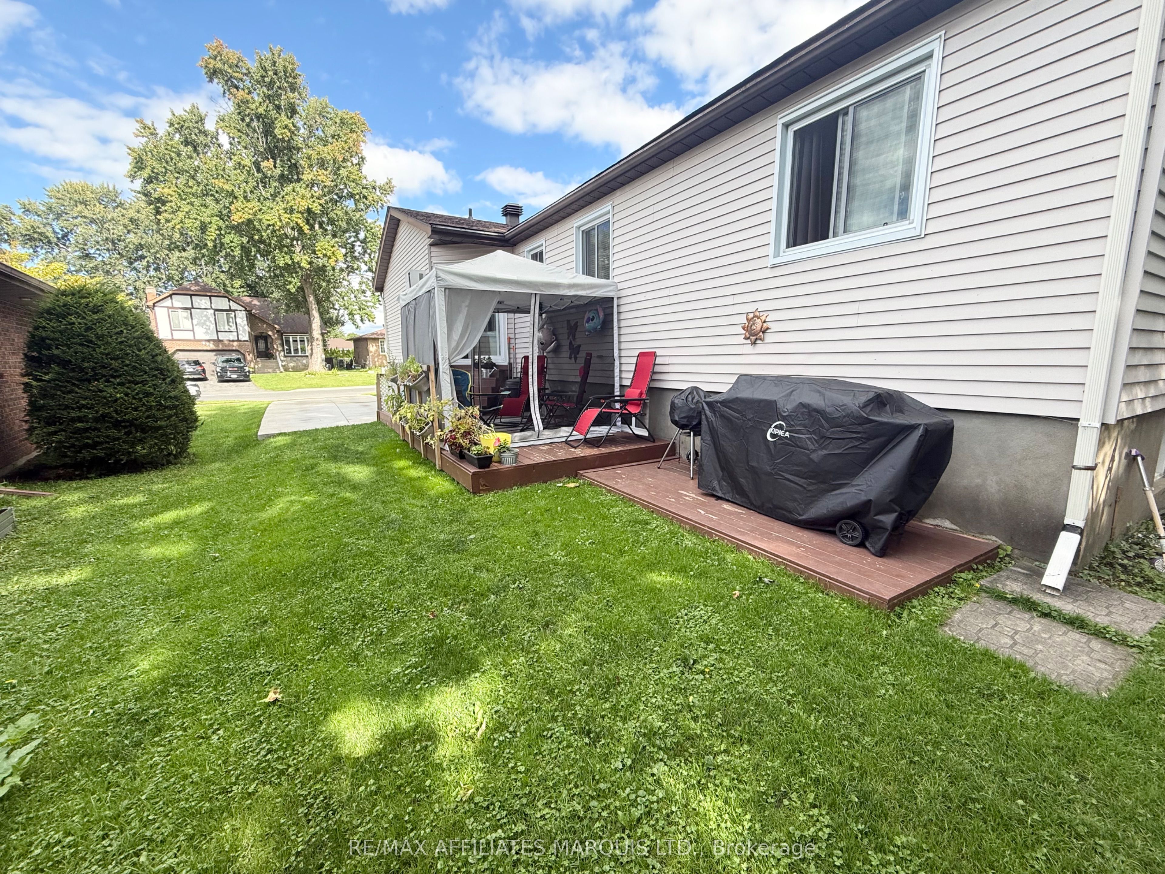 574 Lynwood Drive Property Photo 3