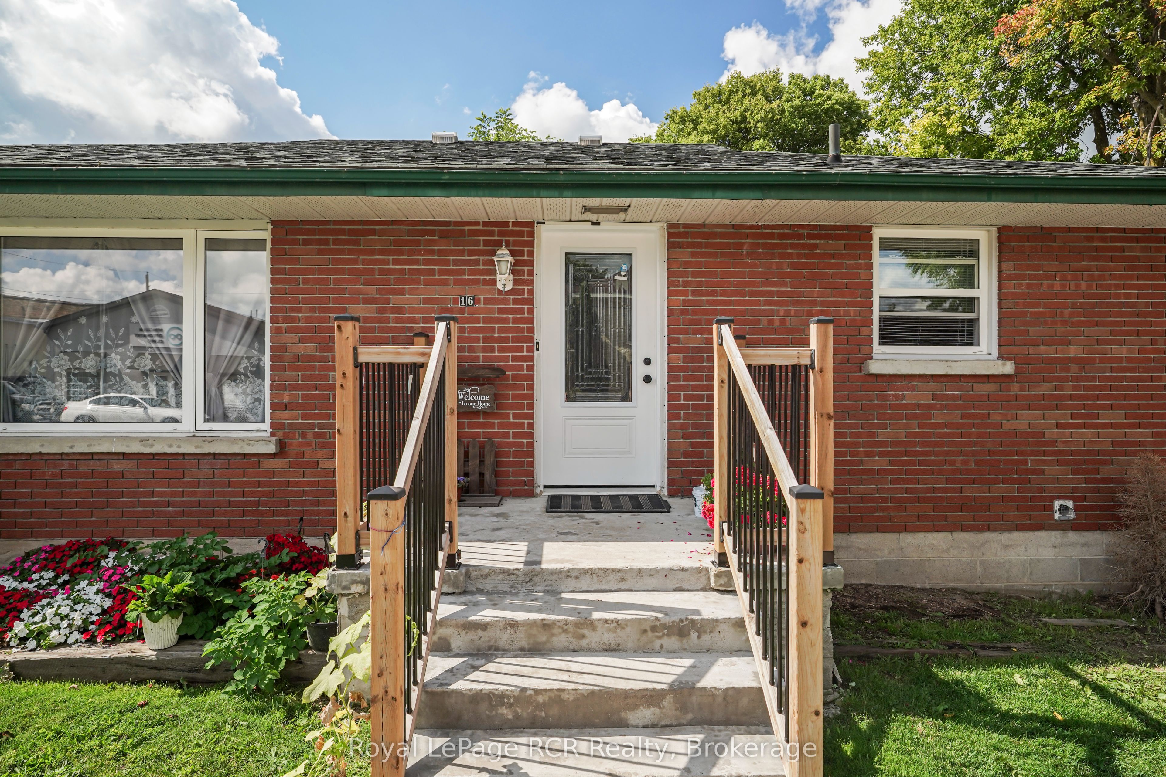 16 Patrick Street W Property Photo 4