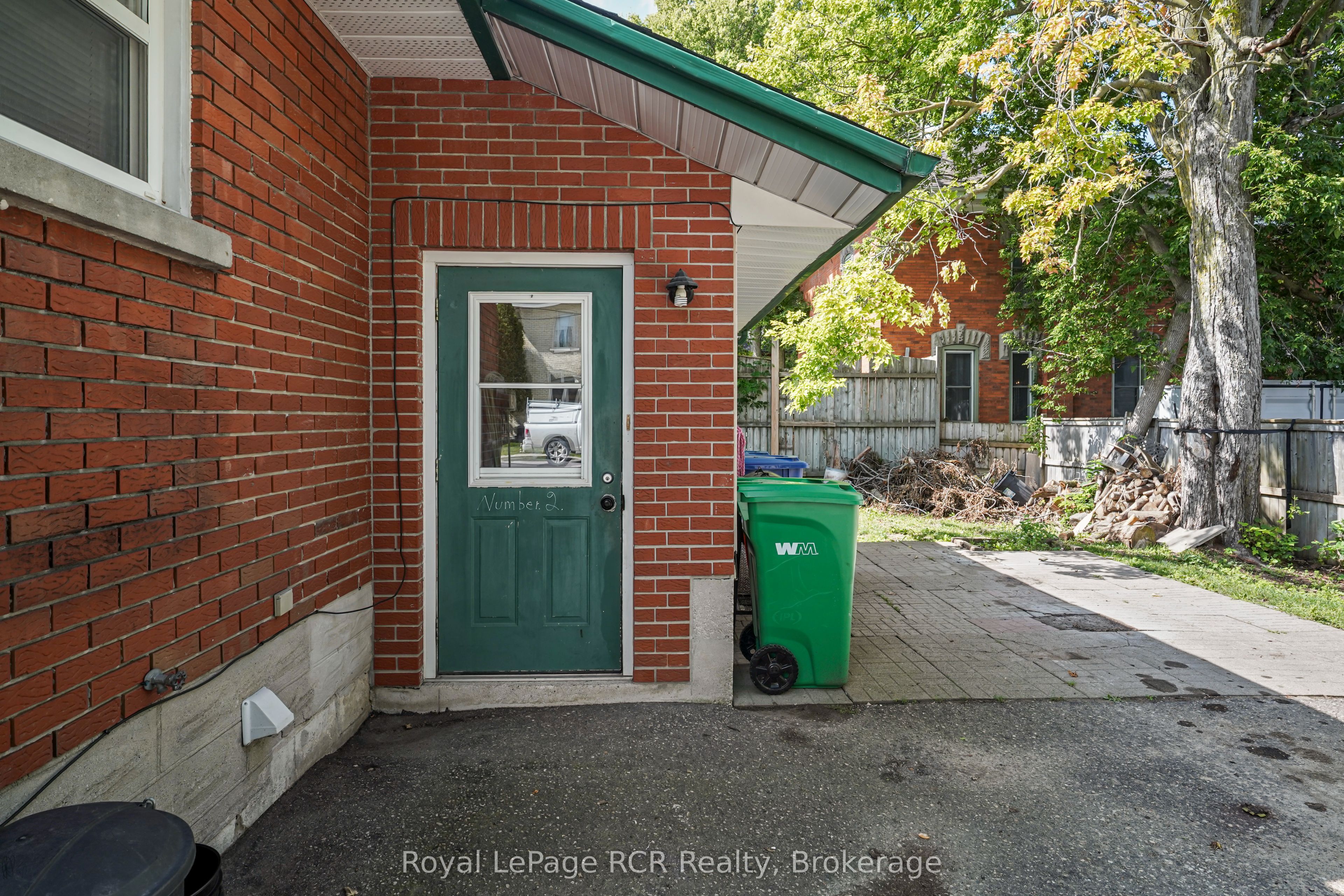 16 Patrick Street W Property Photo 5