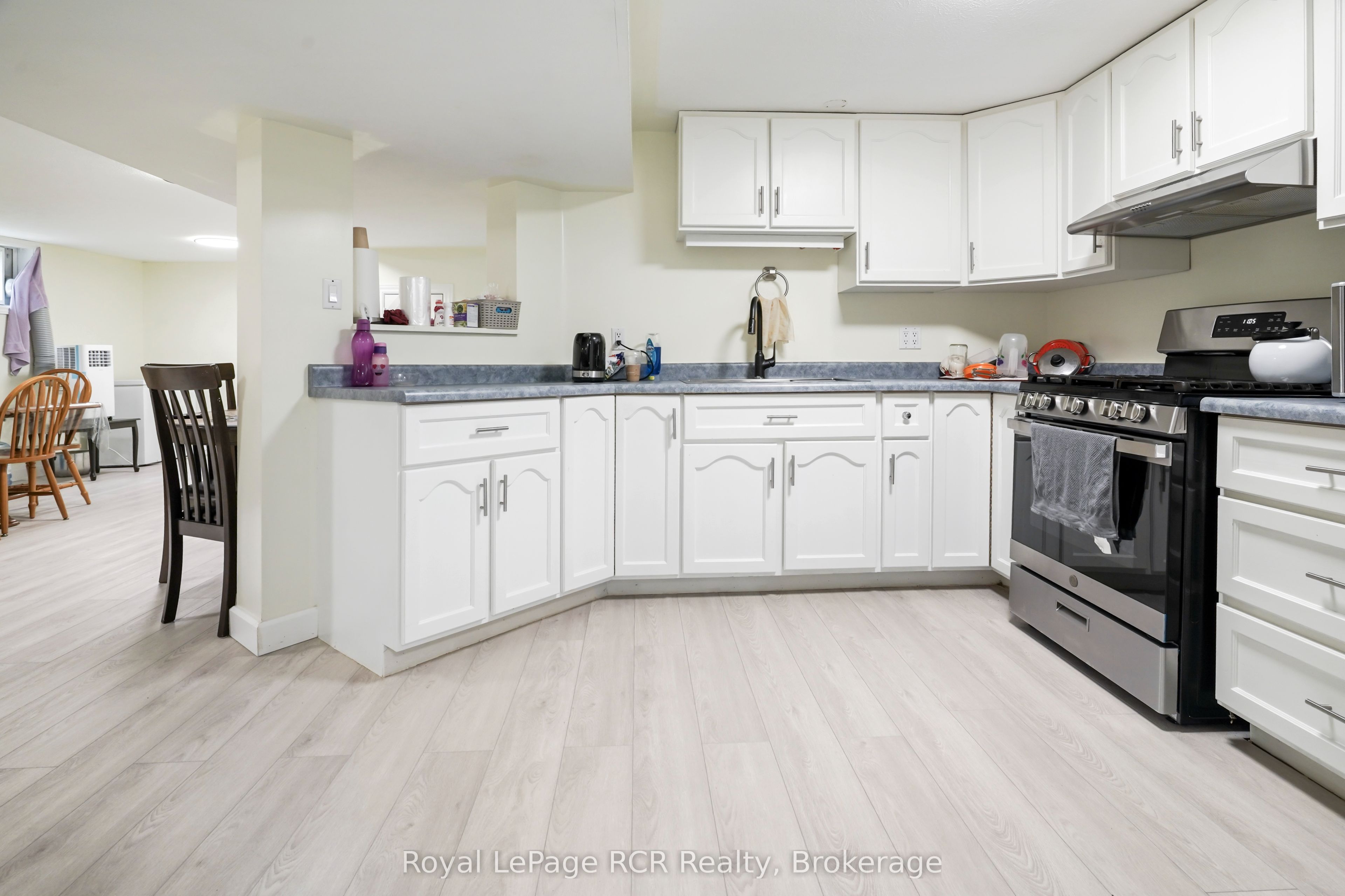 16 Patrick Street W Property Photo 27