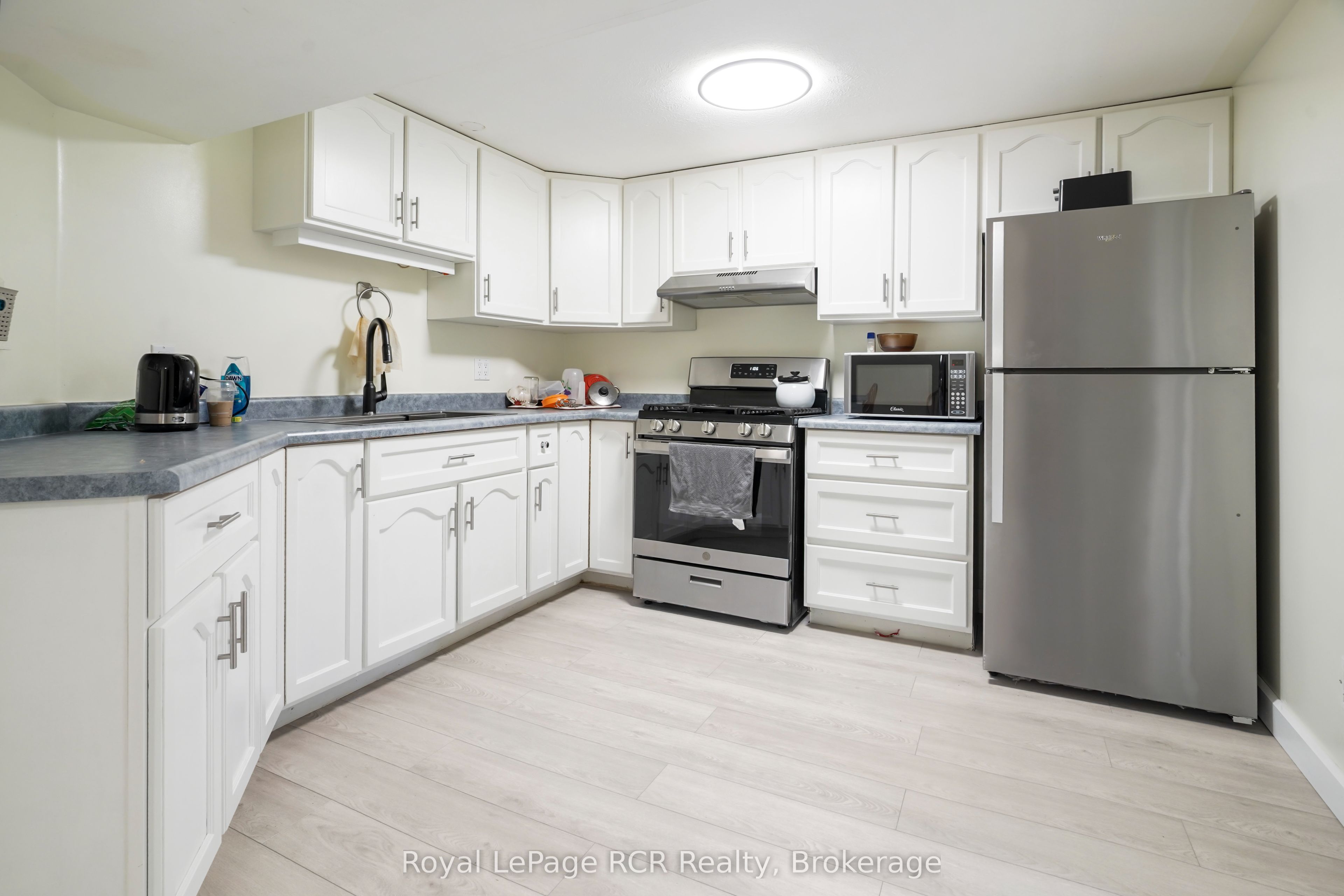 16 Patrick Street W Property Photo 28