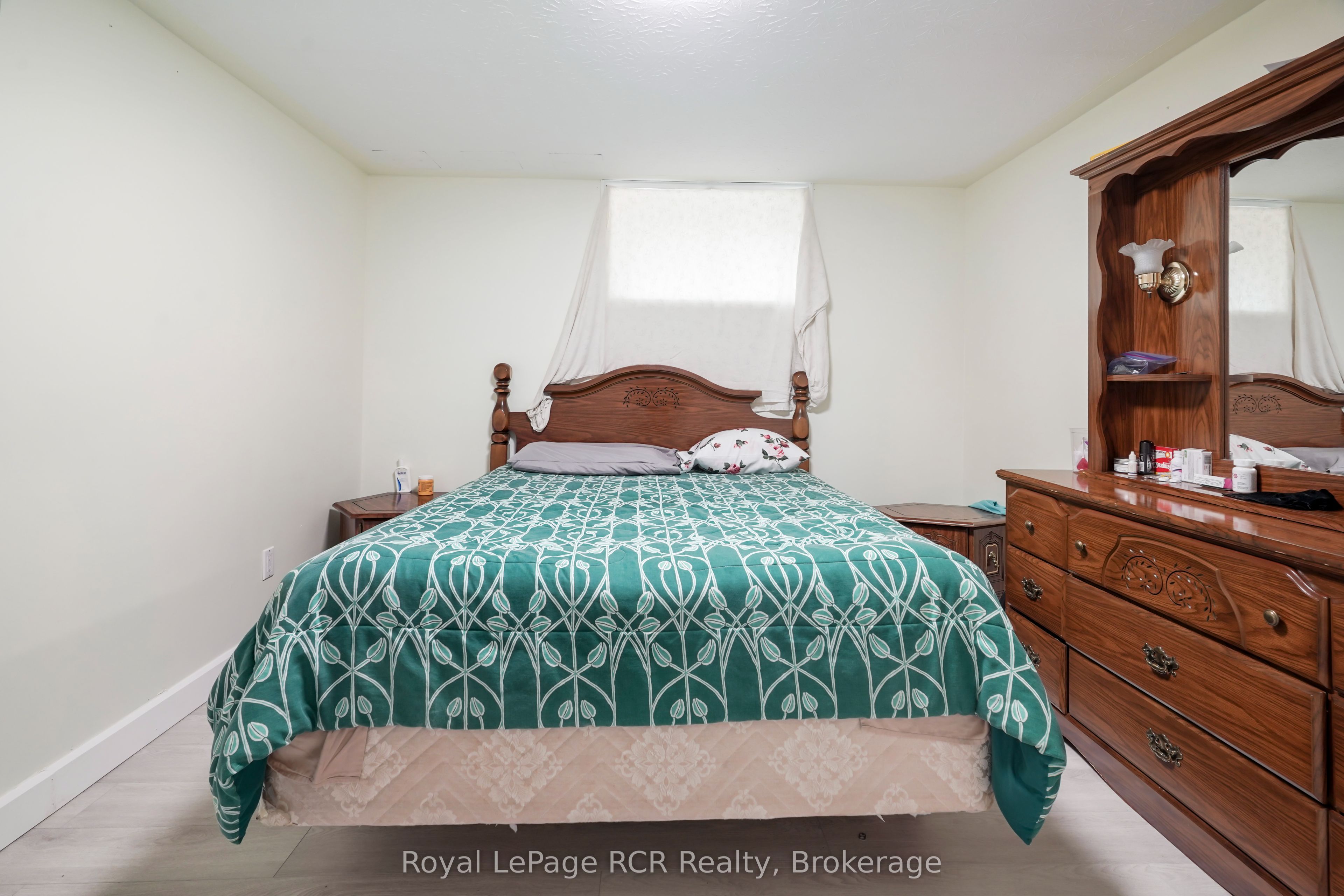 16 Patrick Street W Property Photo 32