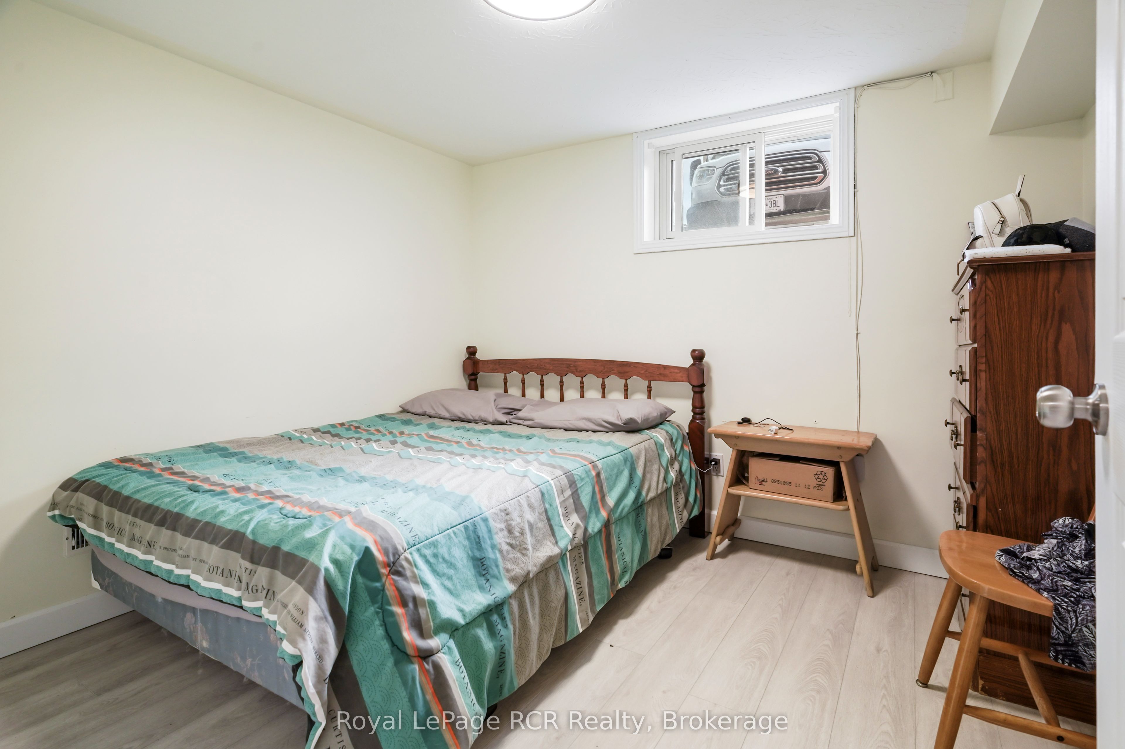 16 Patrick Street W Property Photo 34